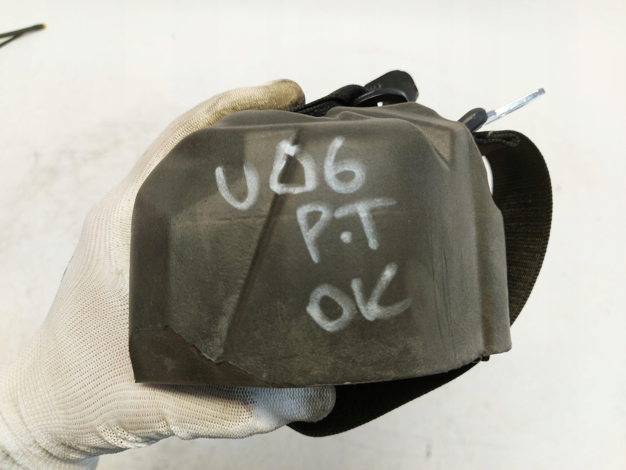 BMW U06 220d Gurten Sicherheits rechts heck 0589-P1-000277