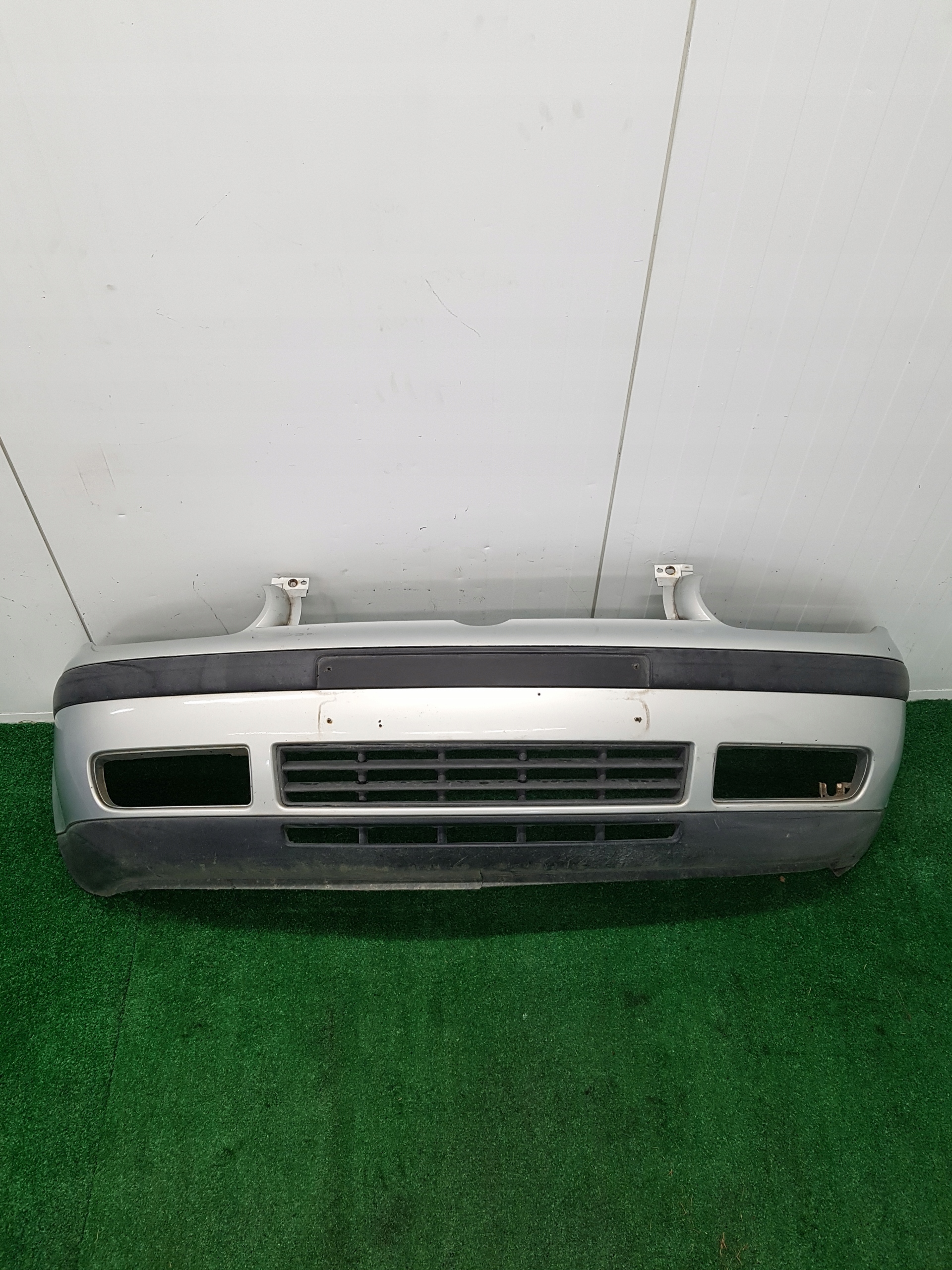 nárazník předek přední VOLKSWAGEN GOLF 4