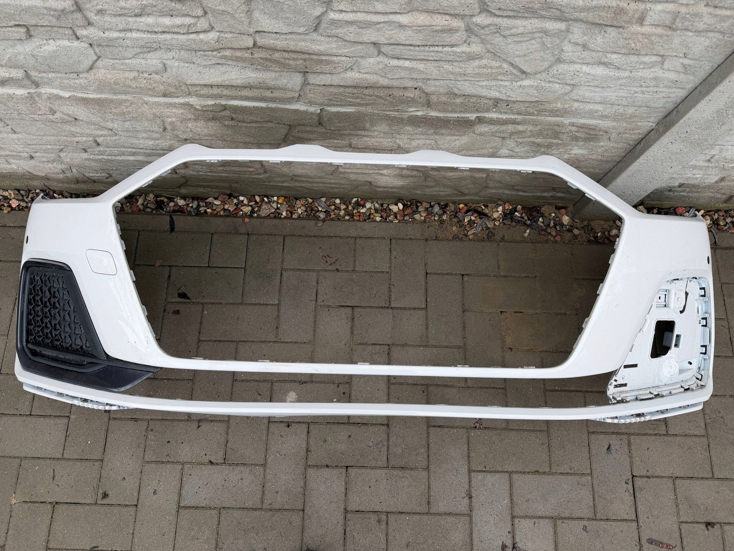 Audi A1 82A 18- bumper front front