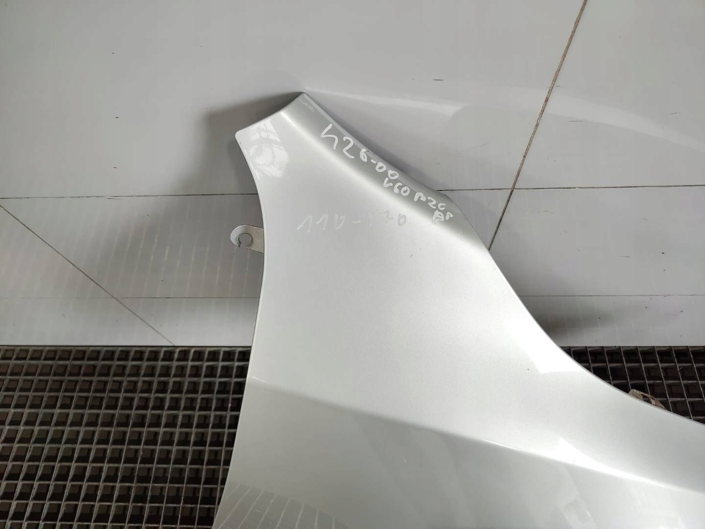 BŁOTNIK PRAWY PRZÓD 426-26 VOLVO V60 II S60 Strona zabudowy przód - prawa