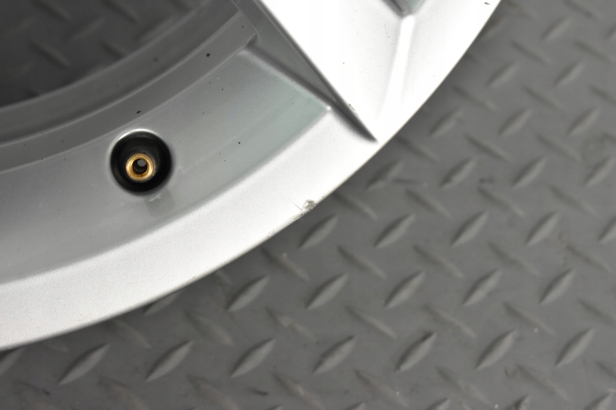 FELGA ALUFELGA 6V0601025M SKODA FABIA III RAPID ROOMSTER 6J ET38 5x100 R15 Typ samochodu Samochody osobowe