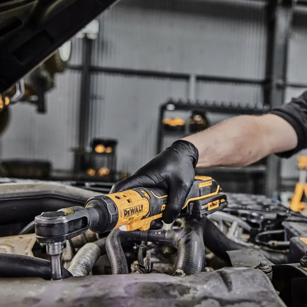 GRZECHOTKA UDAROWA AKU. 1/2'' XR 18V 1*2.0AH DCF512D1-QW DEWALT Kod producenta DCF512D1