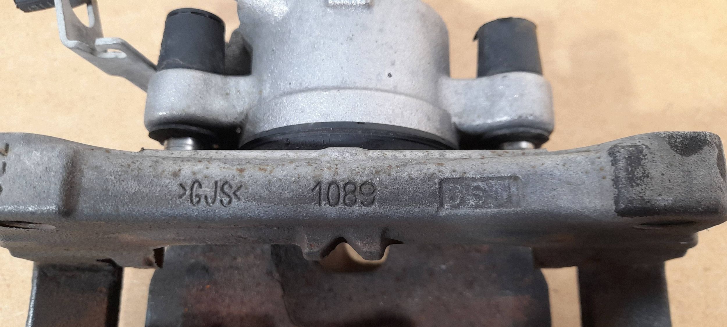 Audi A4 S4 B9 caliper brake front right CLZ0316 (B914)