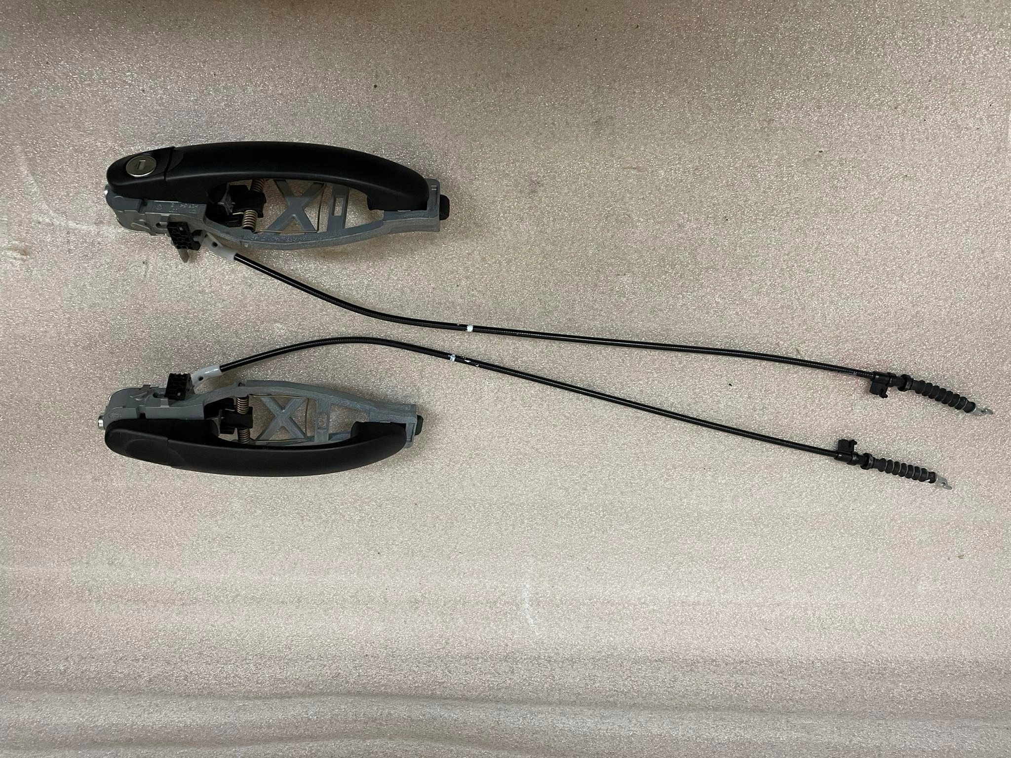 T6.1 - VW T6. 1 кріплення ручки передня 7LA837885 7LA837886