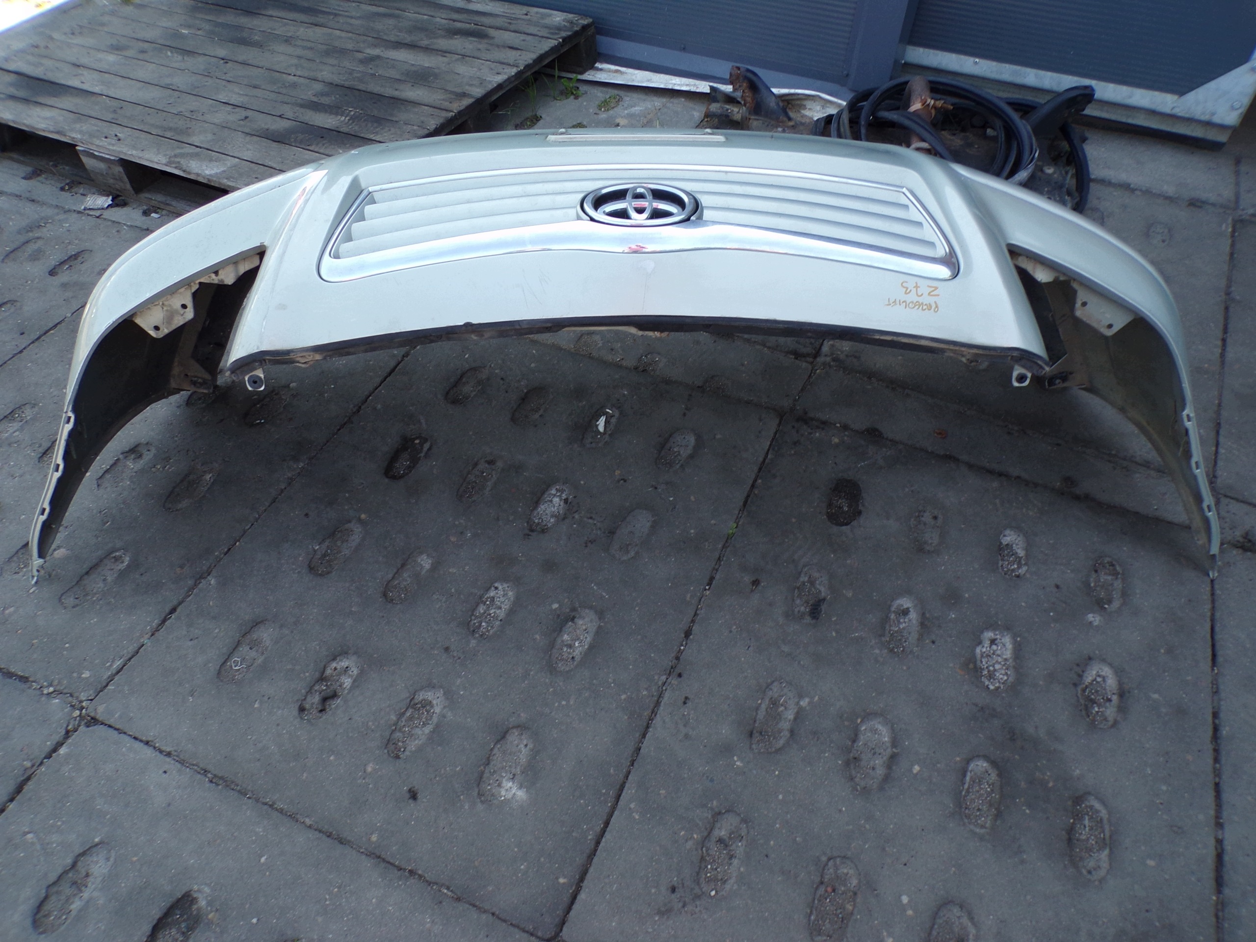 front bumper front TOYOTA AVENSIS T25 before lift colour Z73
