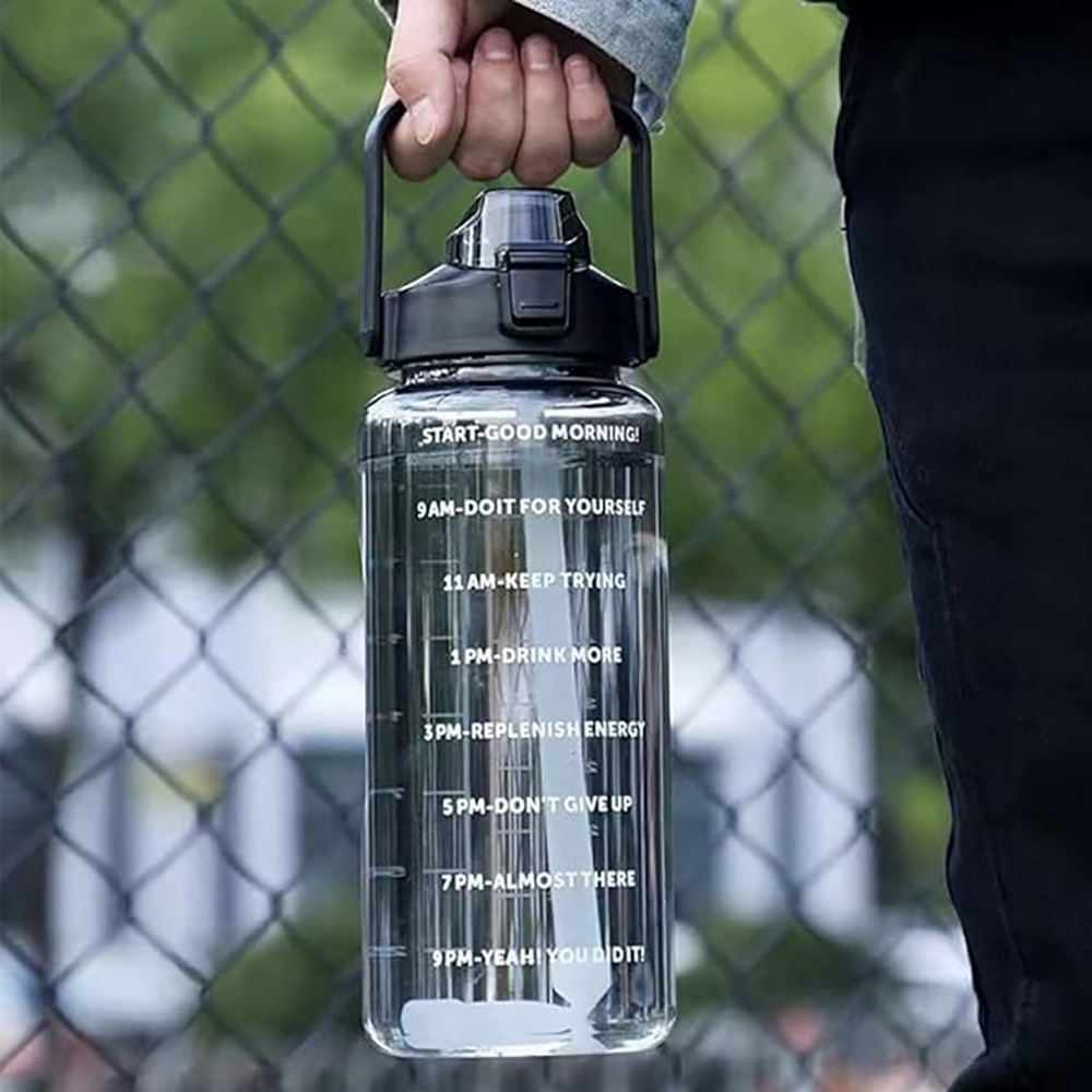 BUTELKA SPORTOWA DO PICIA 2 L ZE UCHWYTEM NA GÓRZE DO KEMPINGU Kod producenta 6HG1803BK888