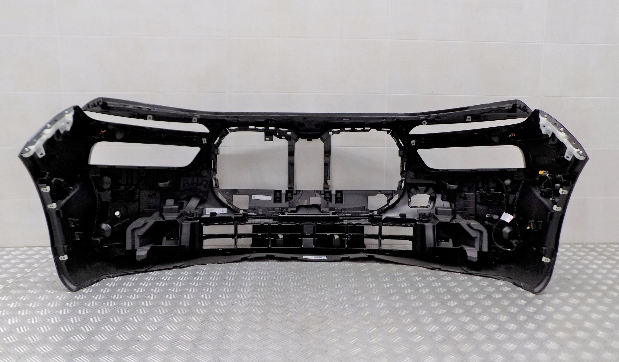 BMW 7 G70 front bumper PROD 475 6PDC