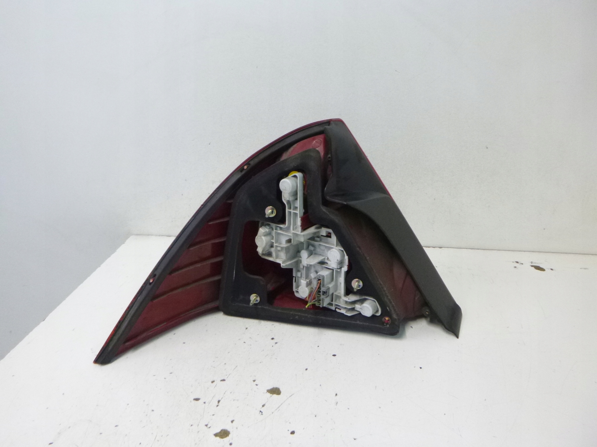 light rear Ford Mondeo III sedan HB 01r.