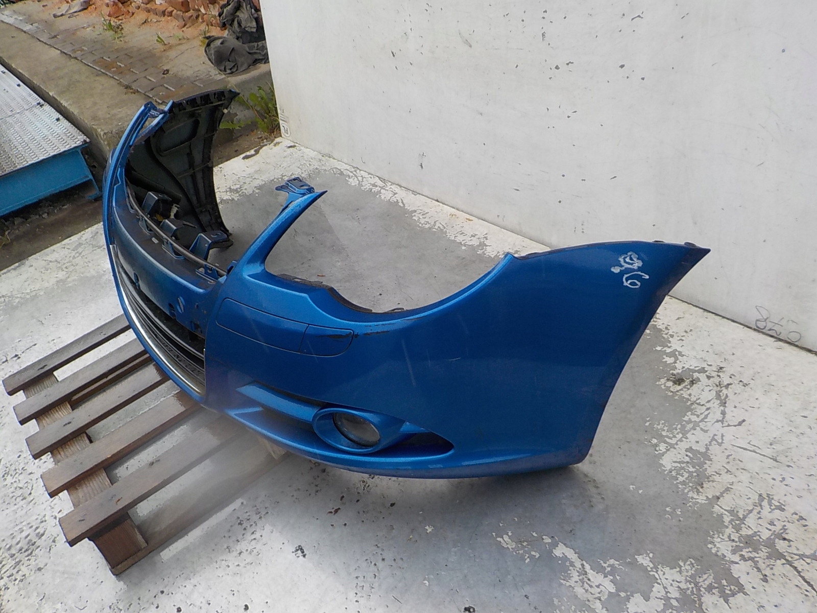 96 VOLKSWAGEN EOS bumper front front below XSENON washers