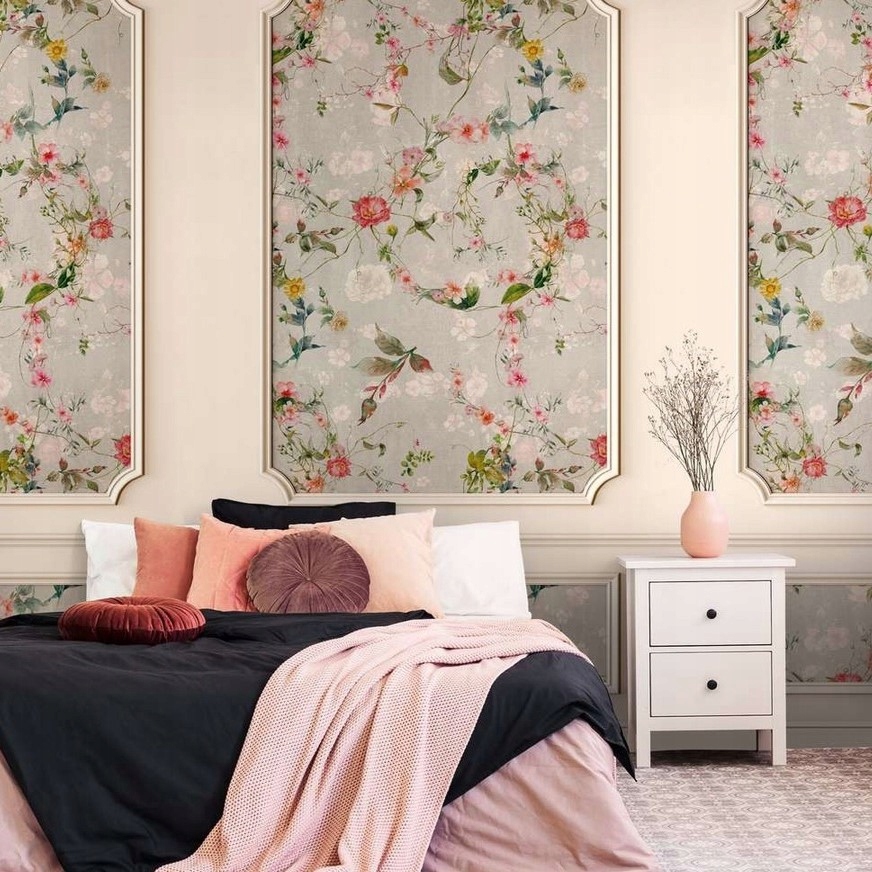 Stylová nástěnná fototapeta s efektním květinovým vzorem v rámu na flizelině