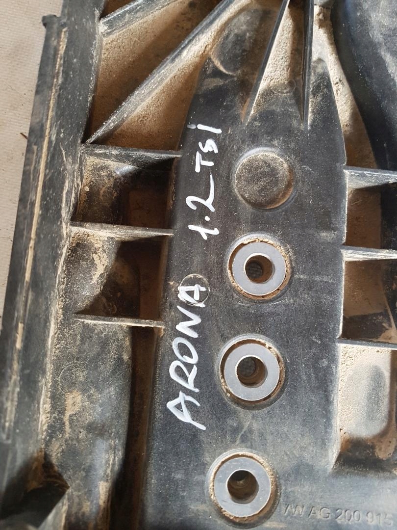 PODSTAWA AKUMULATORA SEAT ARONA 2Q0915331 Producent części Seat