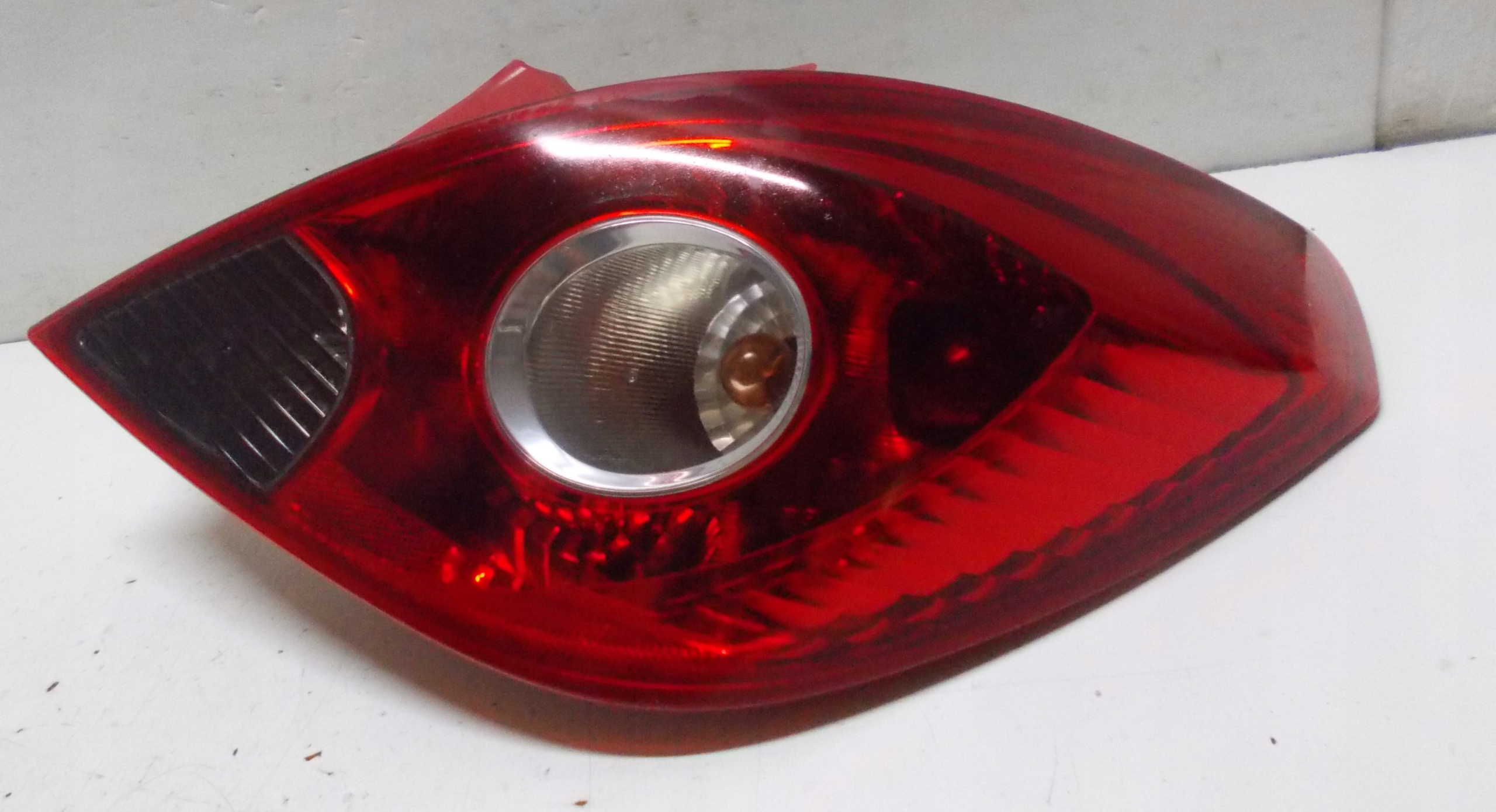 OPEL CORSA D 1.2 B 07R light right rear part 131863501