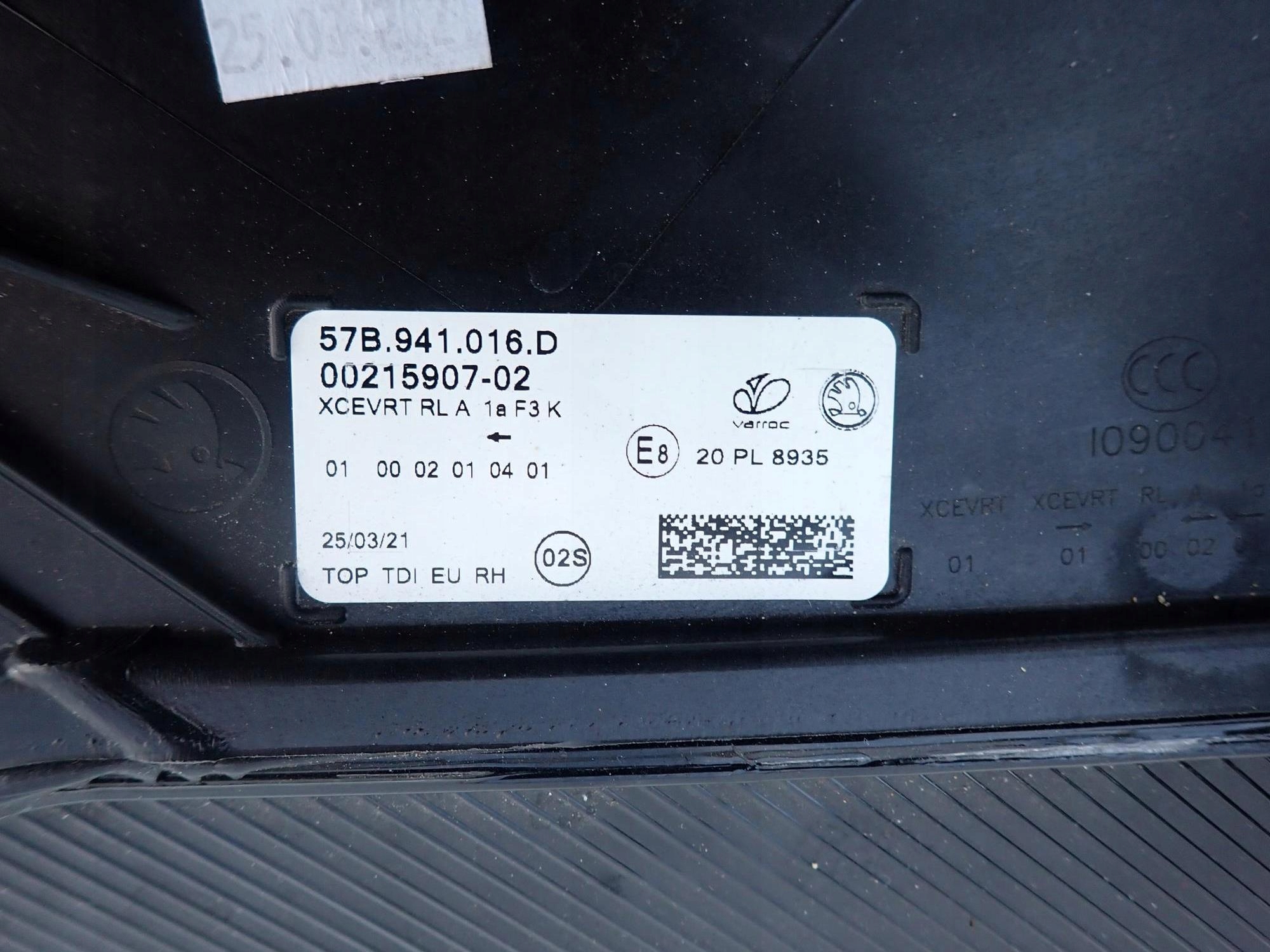 SKODA KAROQ 17-21 light front front right
