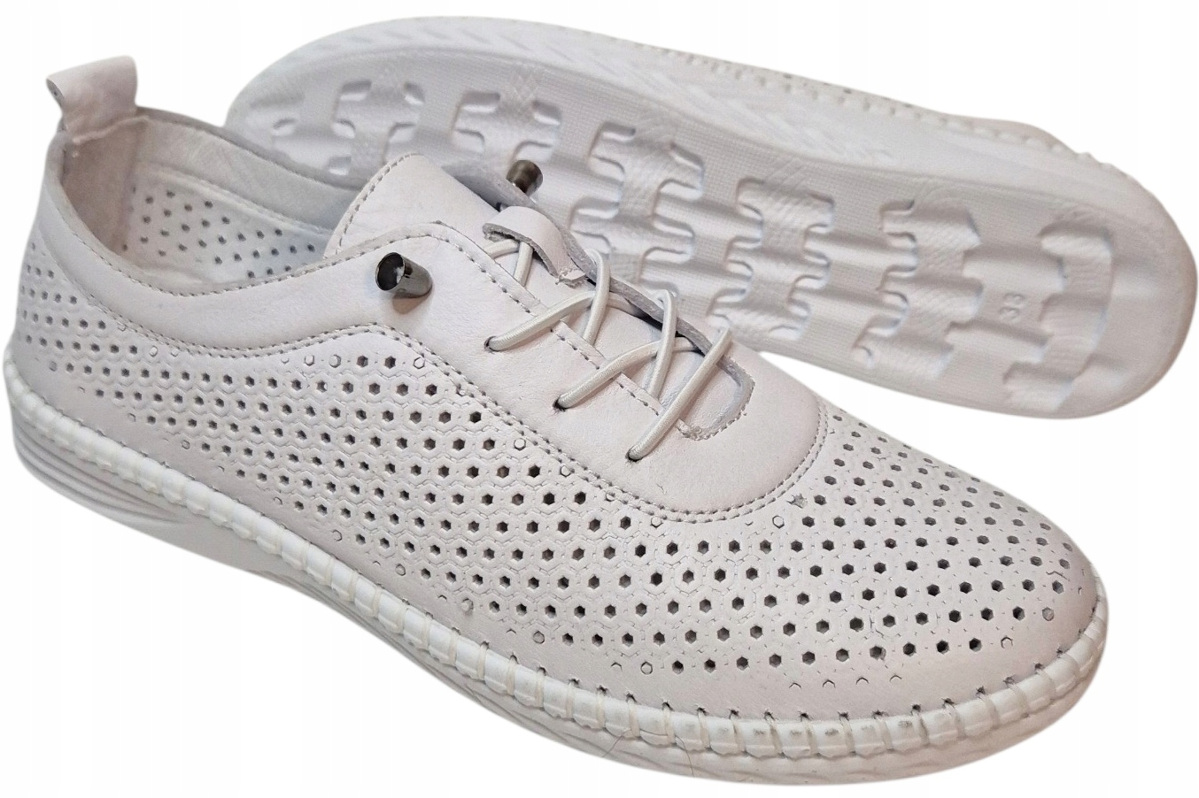 Modo 24025-1 Bílé polobotky, lehké, perforované, z přírodní kůže, vel.