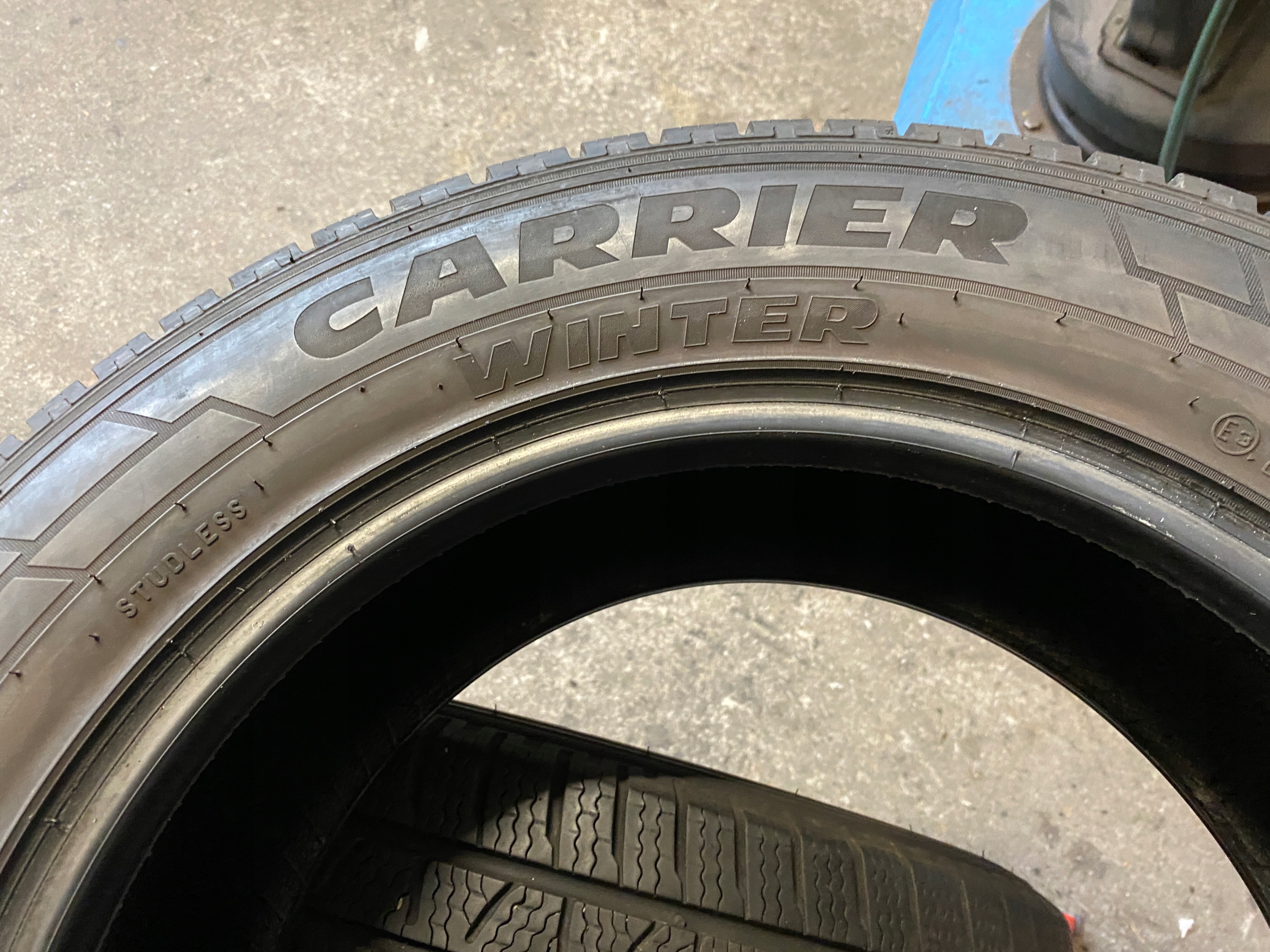 2 tyres winter 215/65R16C Pirelli Carrier Winter as new 9mm