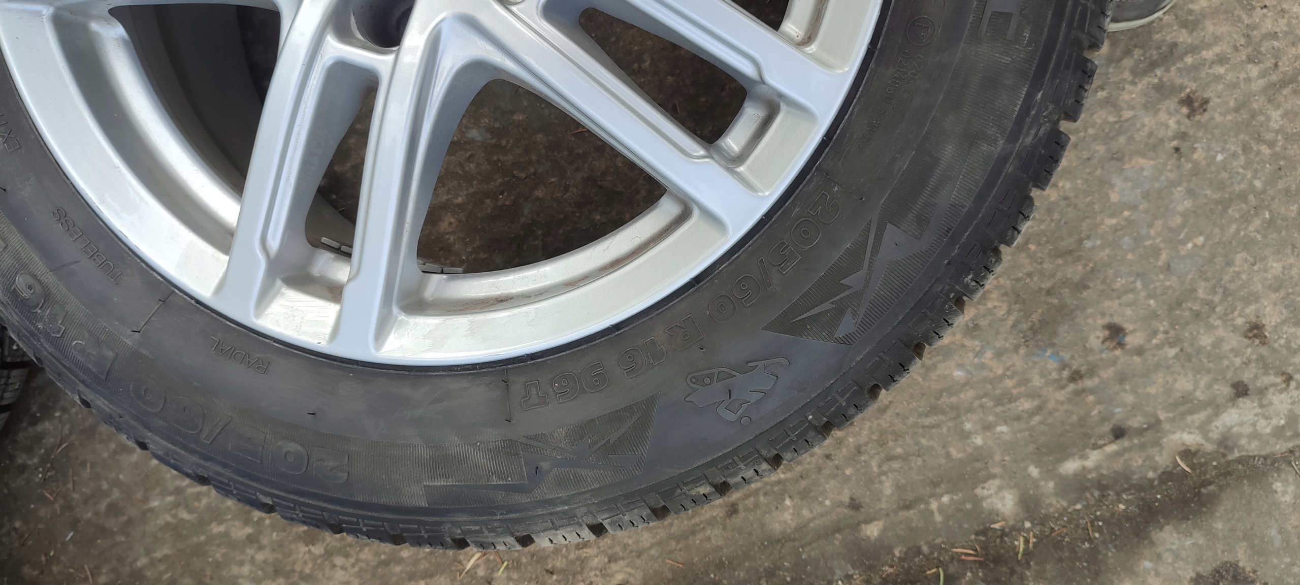 disc audi A4 B8 DEZENT 7JX16 ET35 5X112