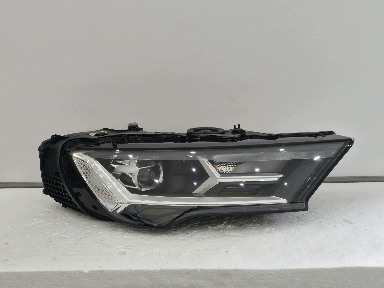 light right Audi Q7 4M LIFT FULL LED