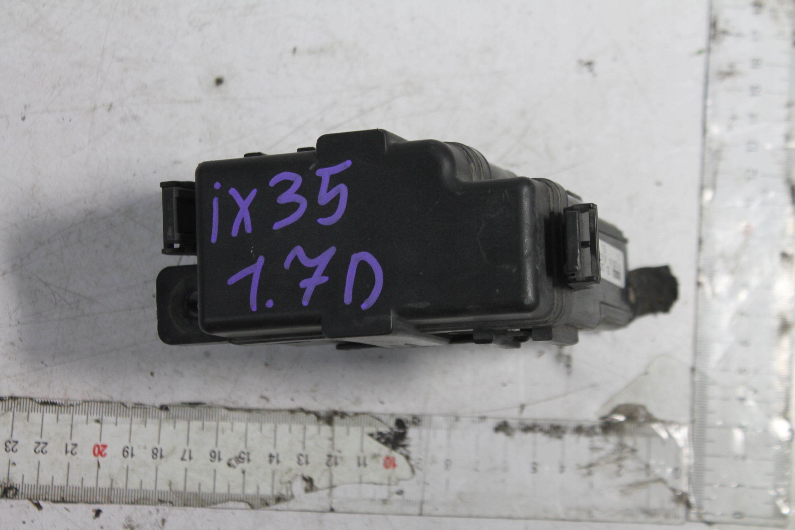 fuse box HYUNDAI IX35 1.7 CRDI 09