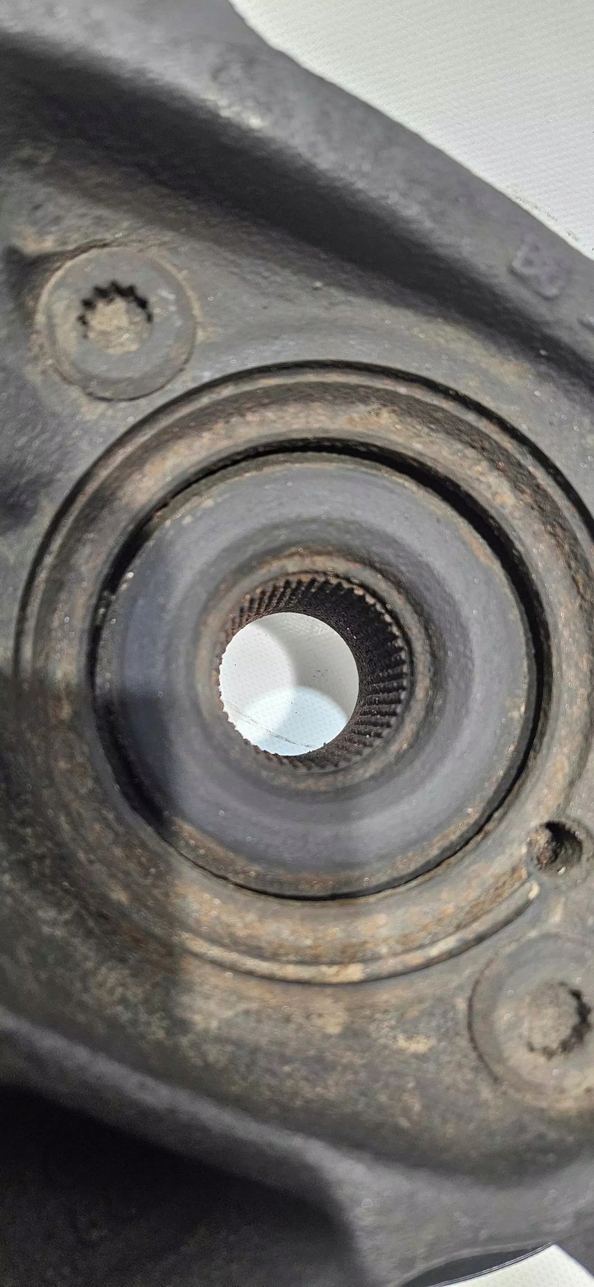 otoč čepu levý předek VW CRAFTER II 16- 2.0