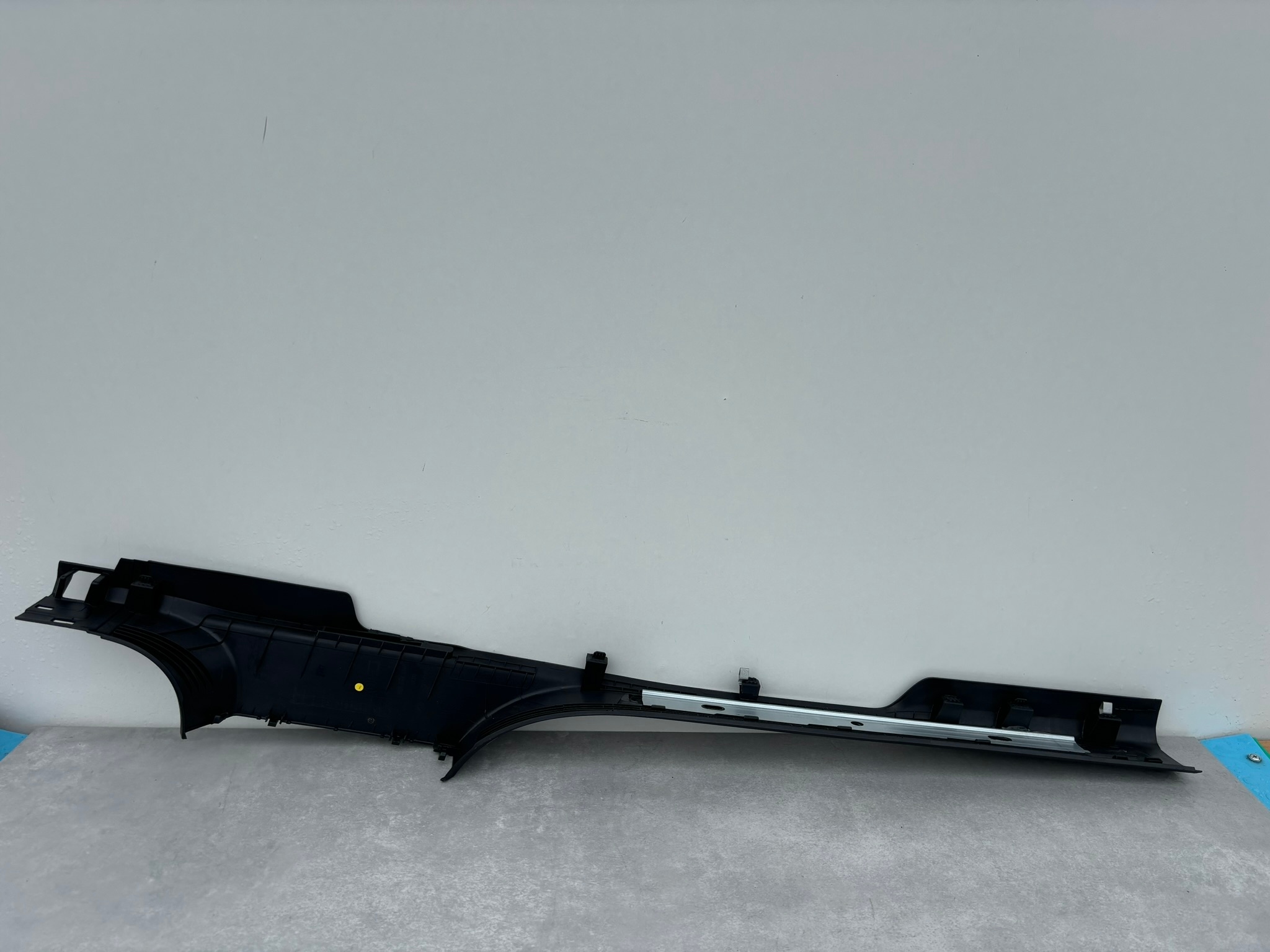 VW TIGUAN 2 II left moulding threshold JOIN cap STOPIEN 5NA853369 KA2/41