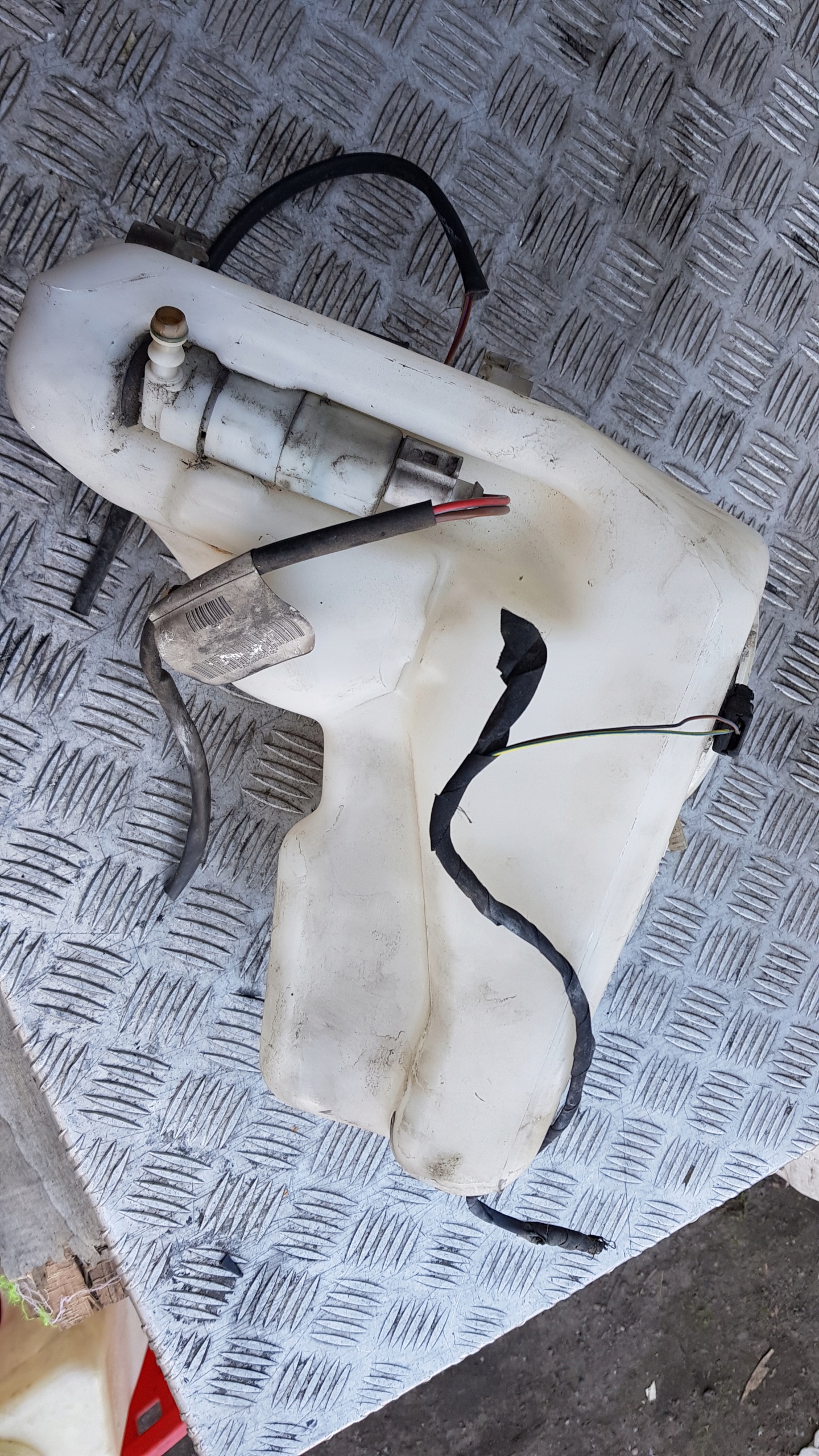 MERCEDES W208 washer fluid tank 2088690020