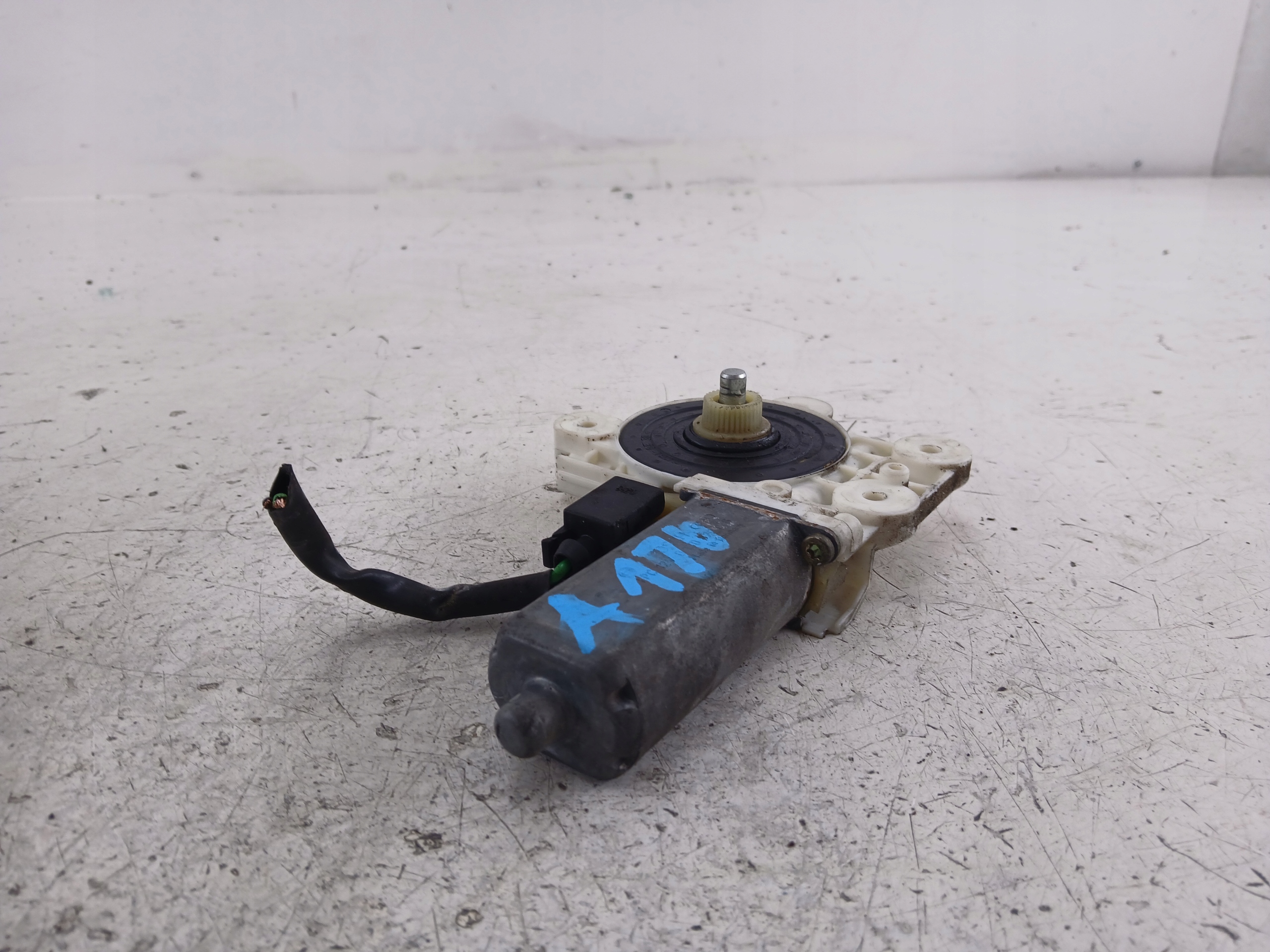 MERCEDES W168 mini motor windows left front 0130822016