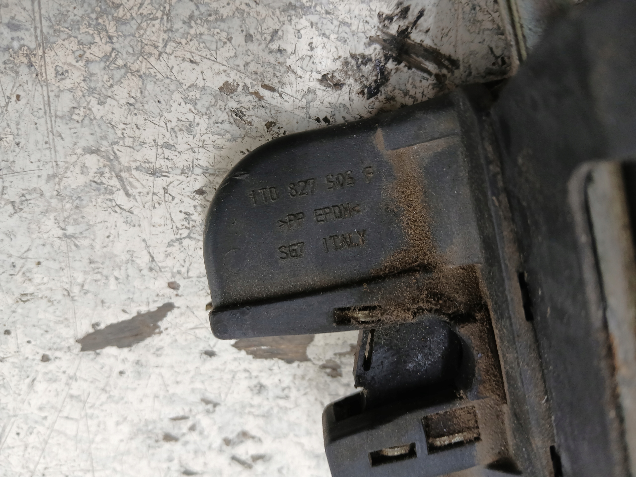 VW TOURAN and lock bonnet boot 1T0827505F