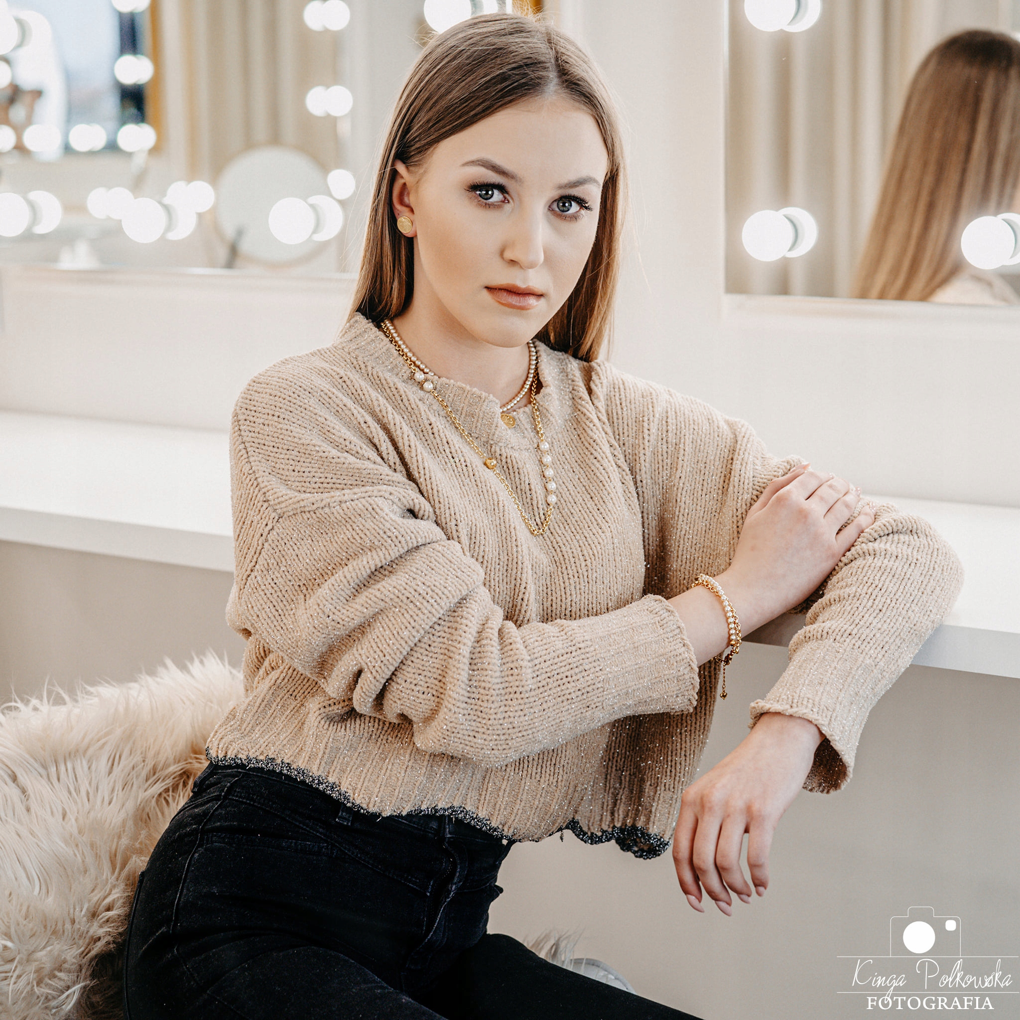 KOLCZYKI MONETKI ZŁOTE MONETY MAŁE SZTYFTY TRENDY Marka Colibra