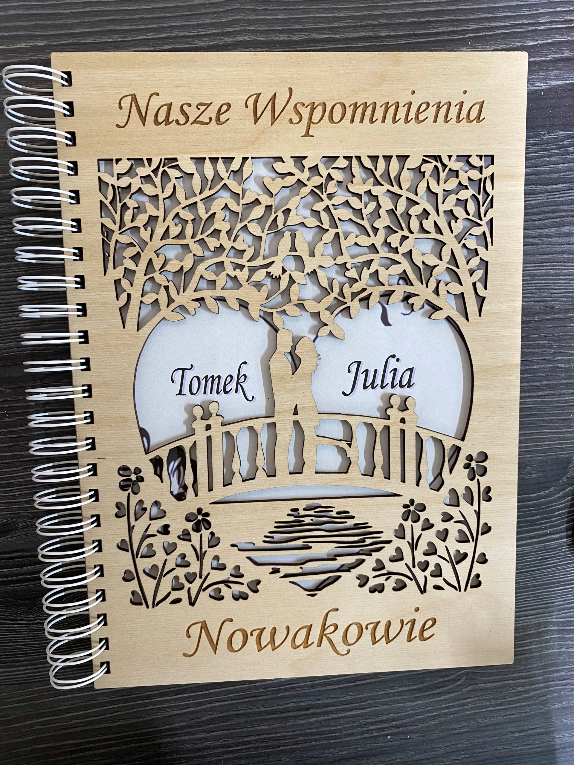 

Drewniany album grawer prezent ślub