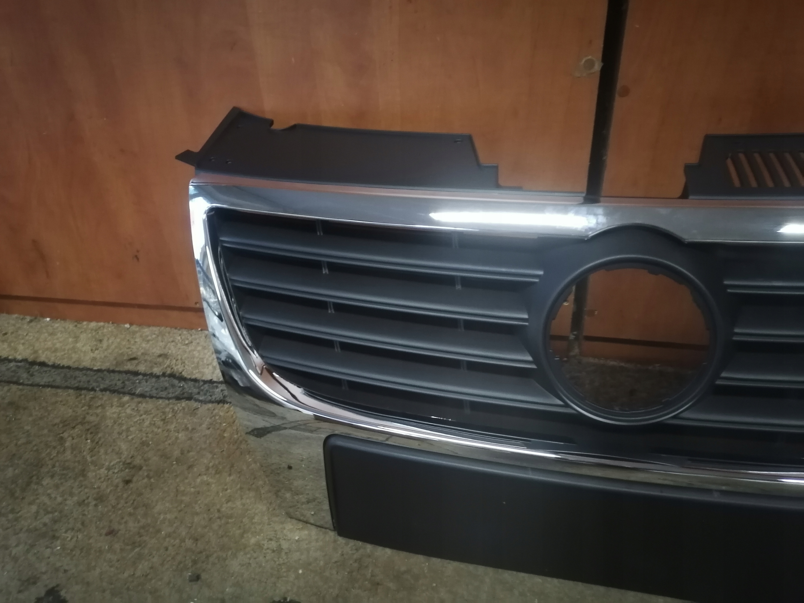 решетка радиатора бампер передний vw PASSAT B6