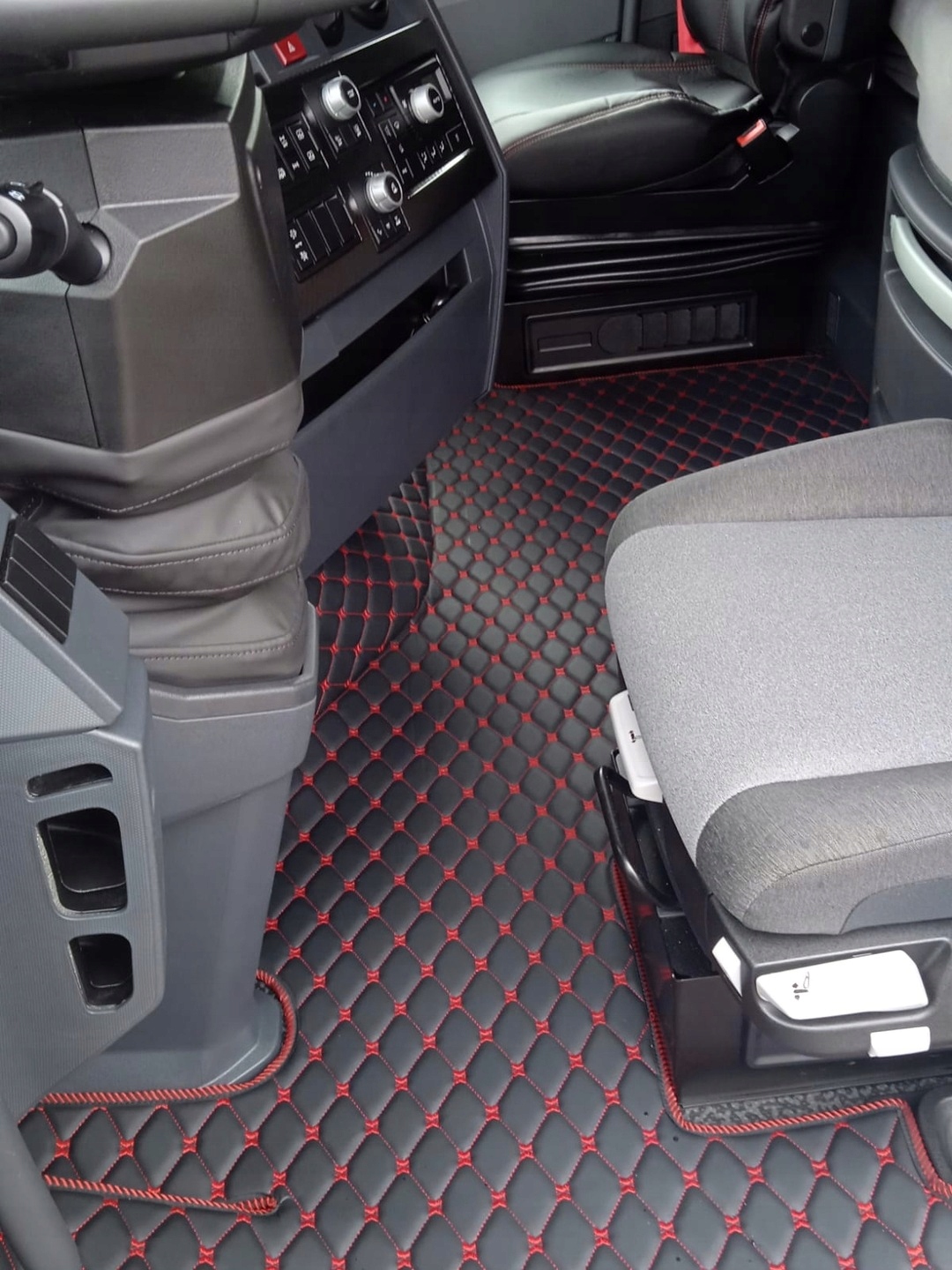 DYWANY DYWANIKI RENAULT MAGNUM PREMIUM GAMA T tir gamma RANGE T Pikowane Liczba elementów 2