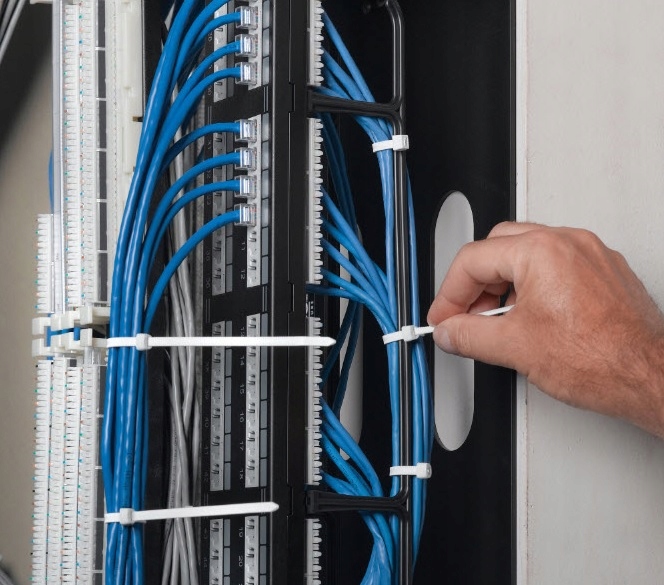 OPASKI ZACISKOWE KABLOWE TRYTKI BIAŁE 150x3,6 Długość 150 mm