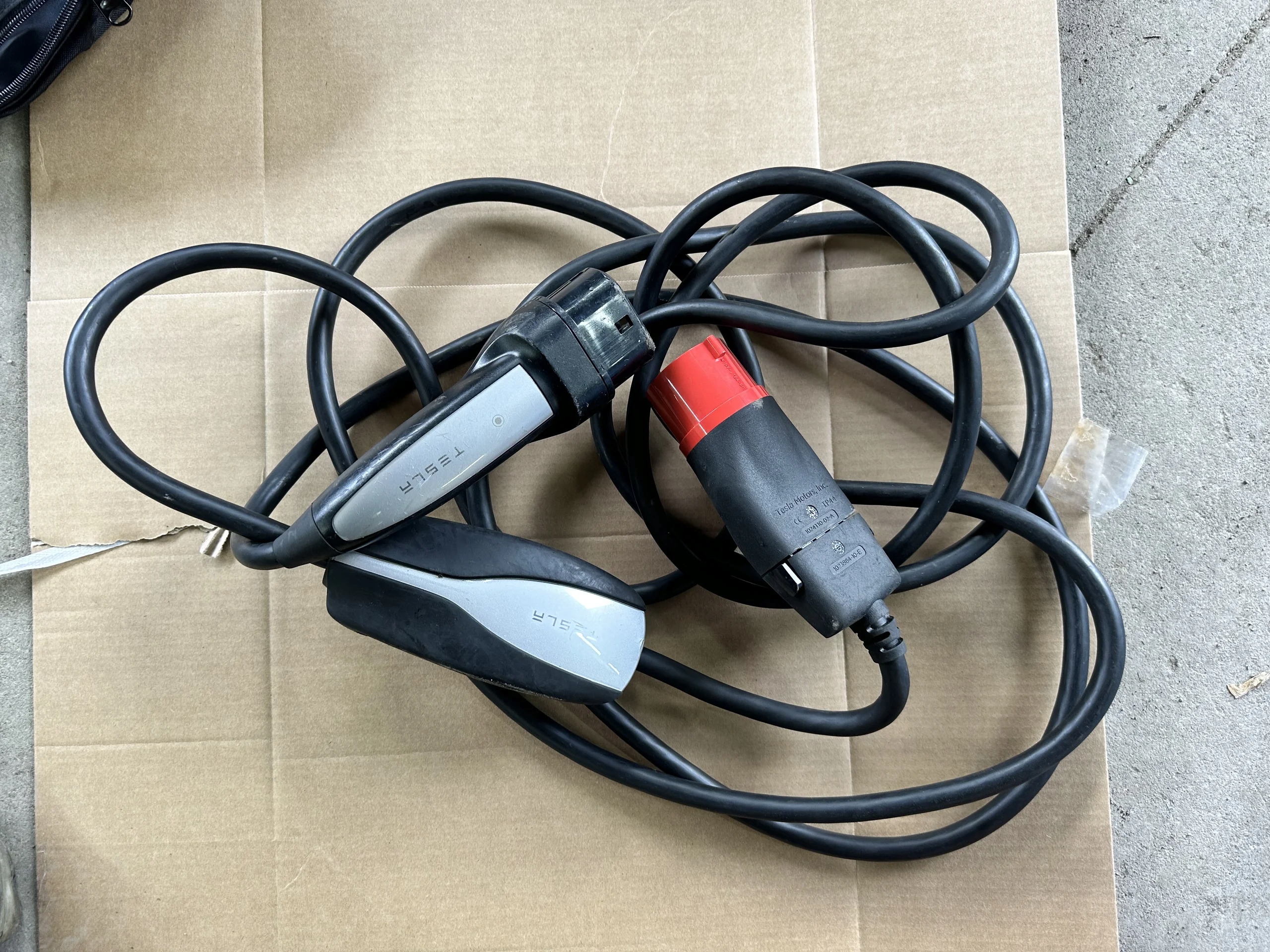 1058220-02-D ładowarka TESLA 3FAZY 440V.