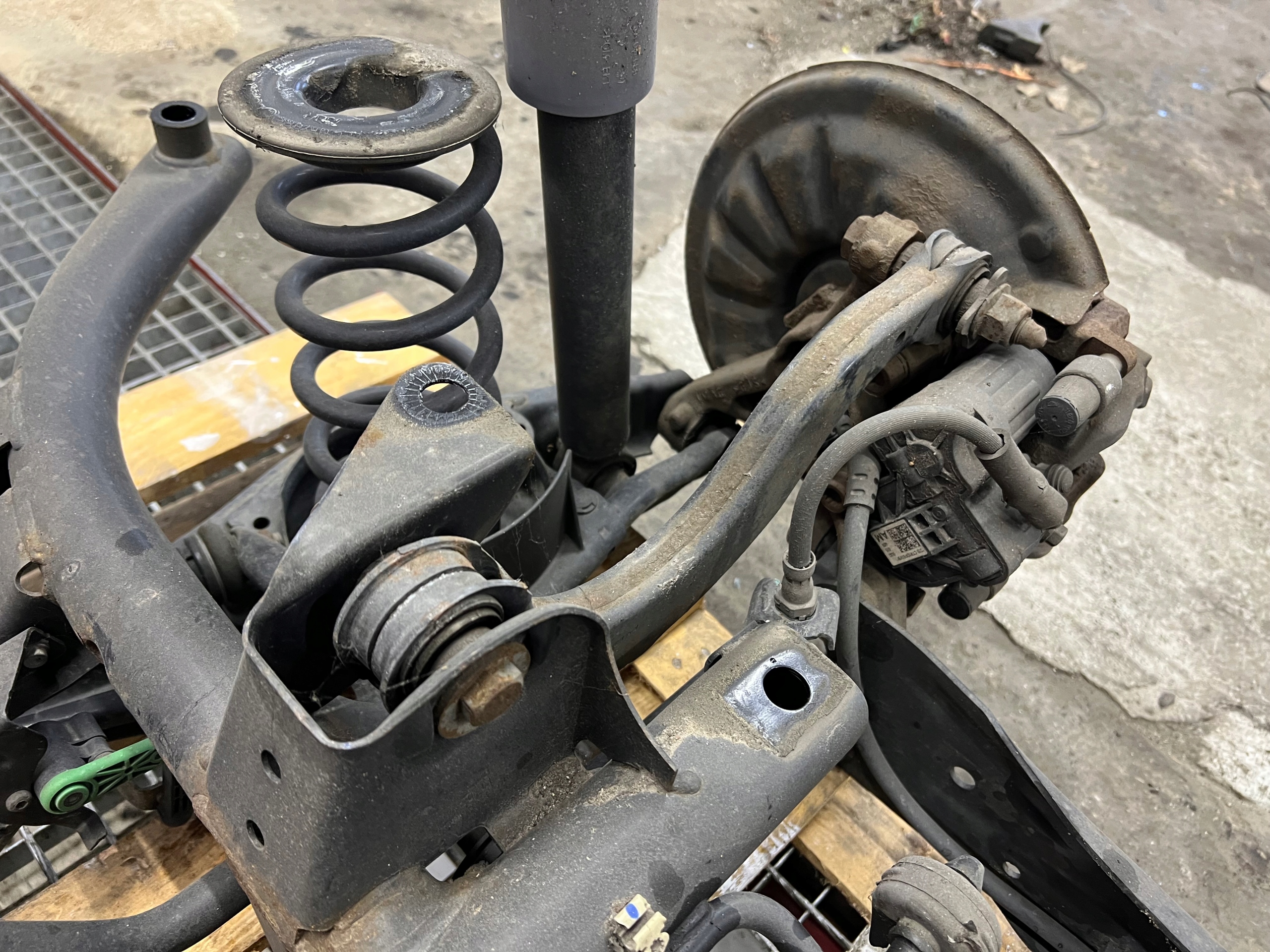 AUDI A3 8V VW GOLF VII Achsträger heck hinten komplet träger Querlenker