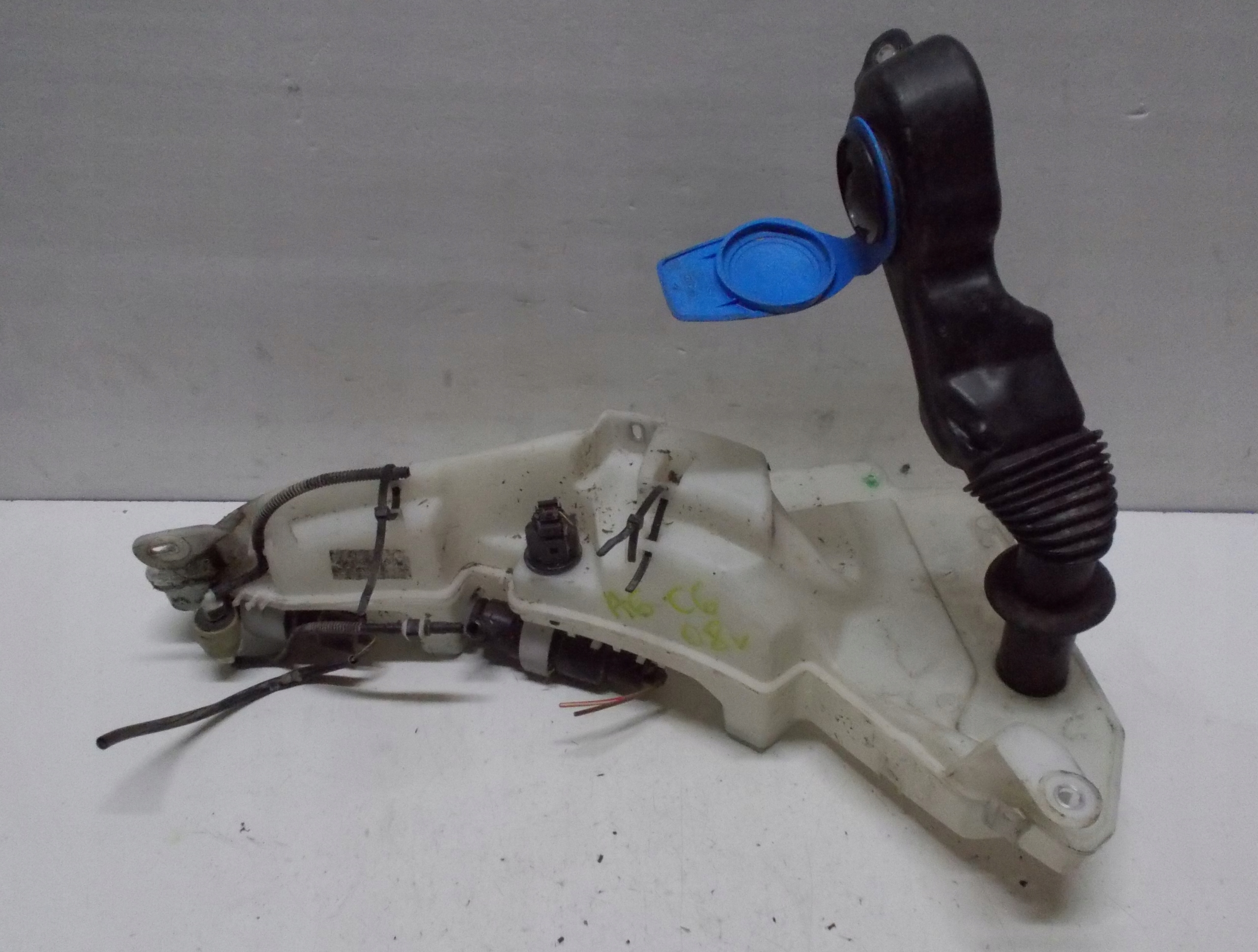 AUDI A6 C6 2.0 TFSI 08R washer fluid tank 4F0955453