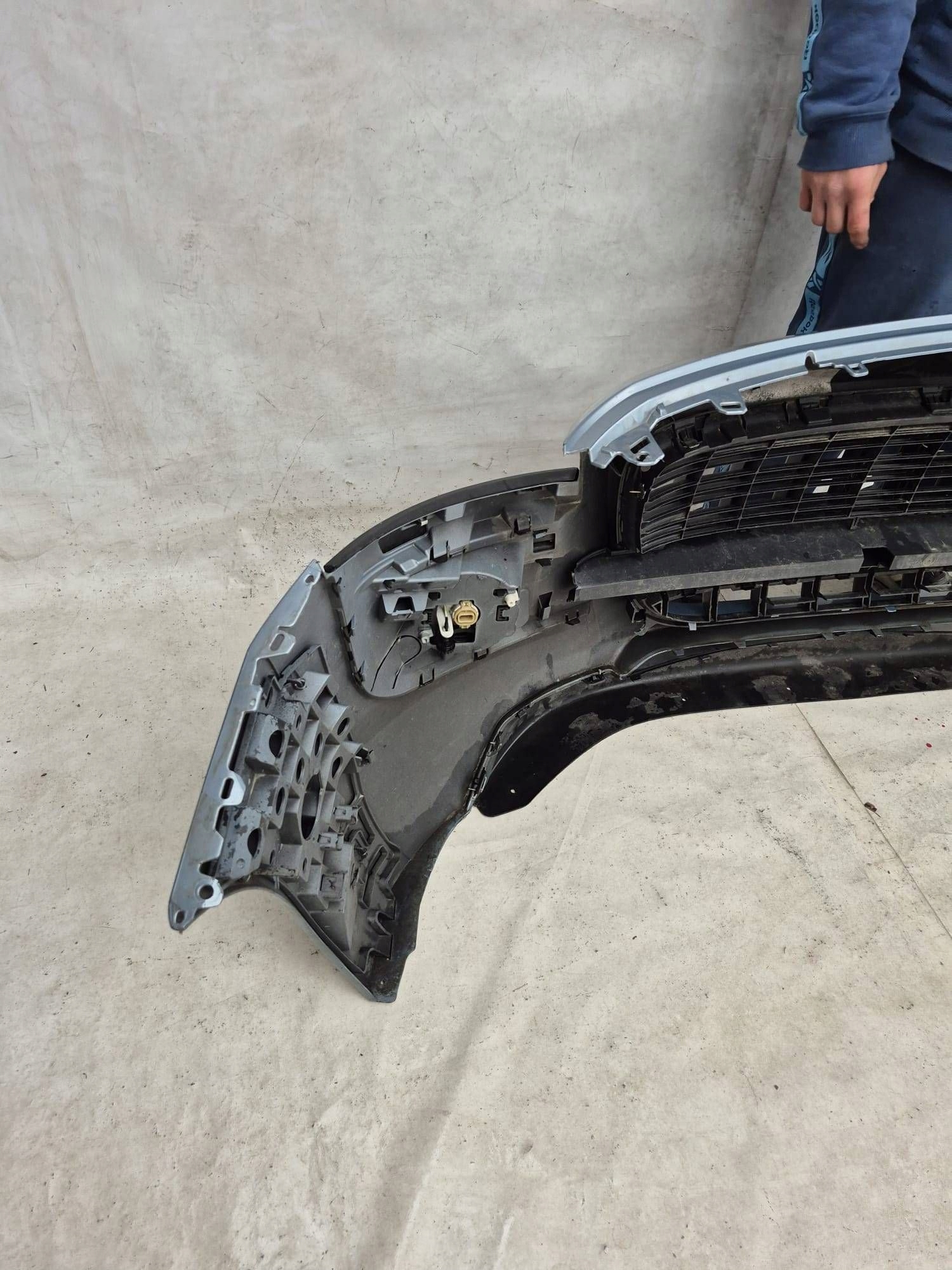 PEUGEOT 3008 and 1 09-13 bumper front front