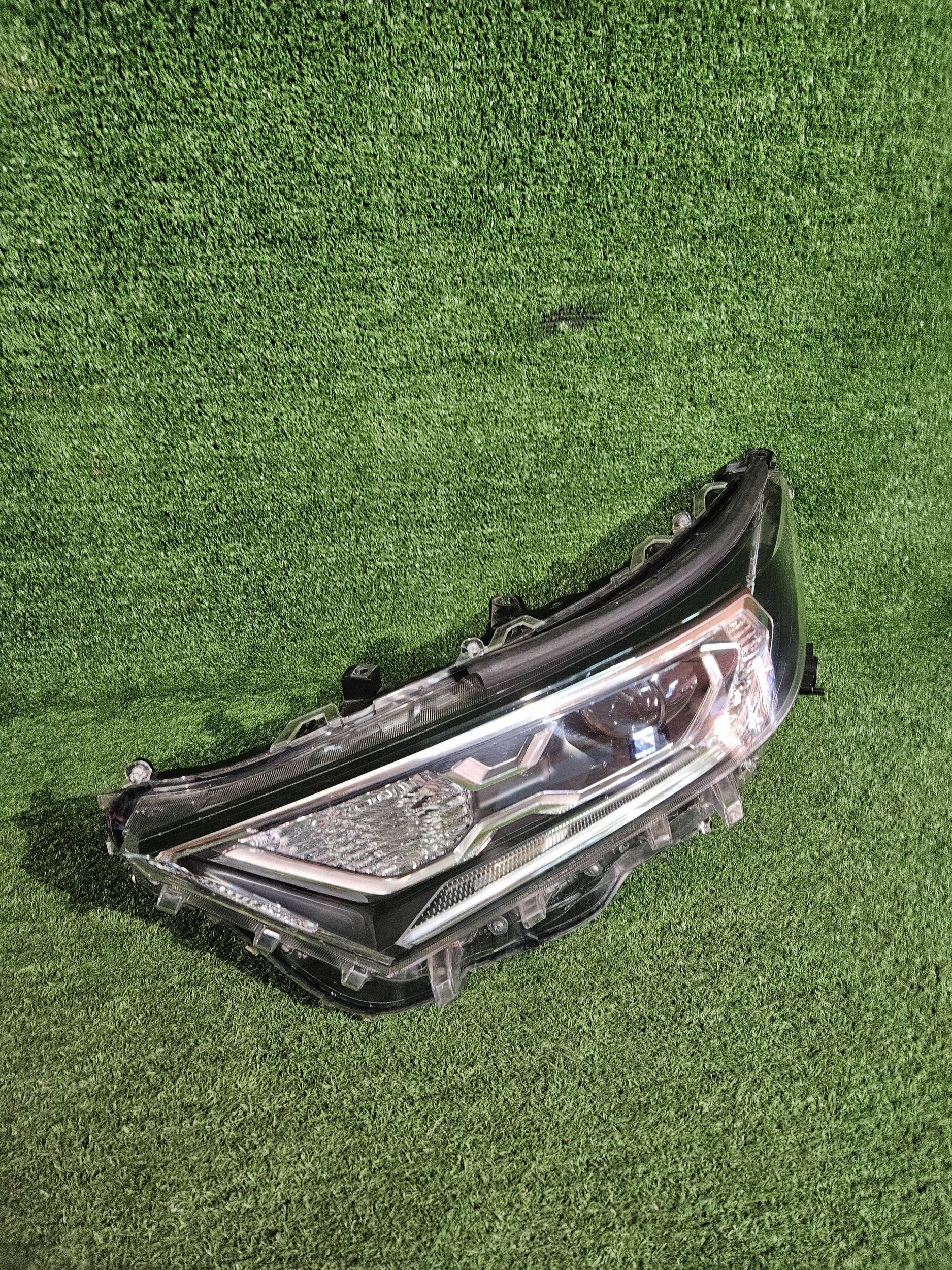 REFLEKTOR left front TOYOTA RAV4 V 19- FULL LED NR.R1708