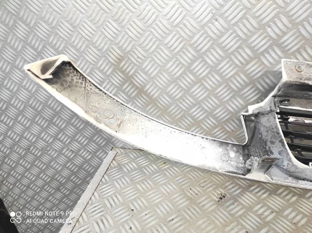 решетка радиатора верхняя opel VIVARO 05r