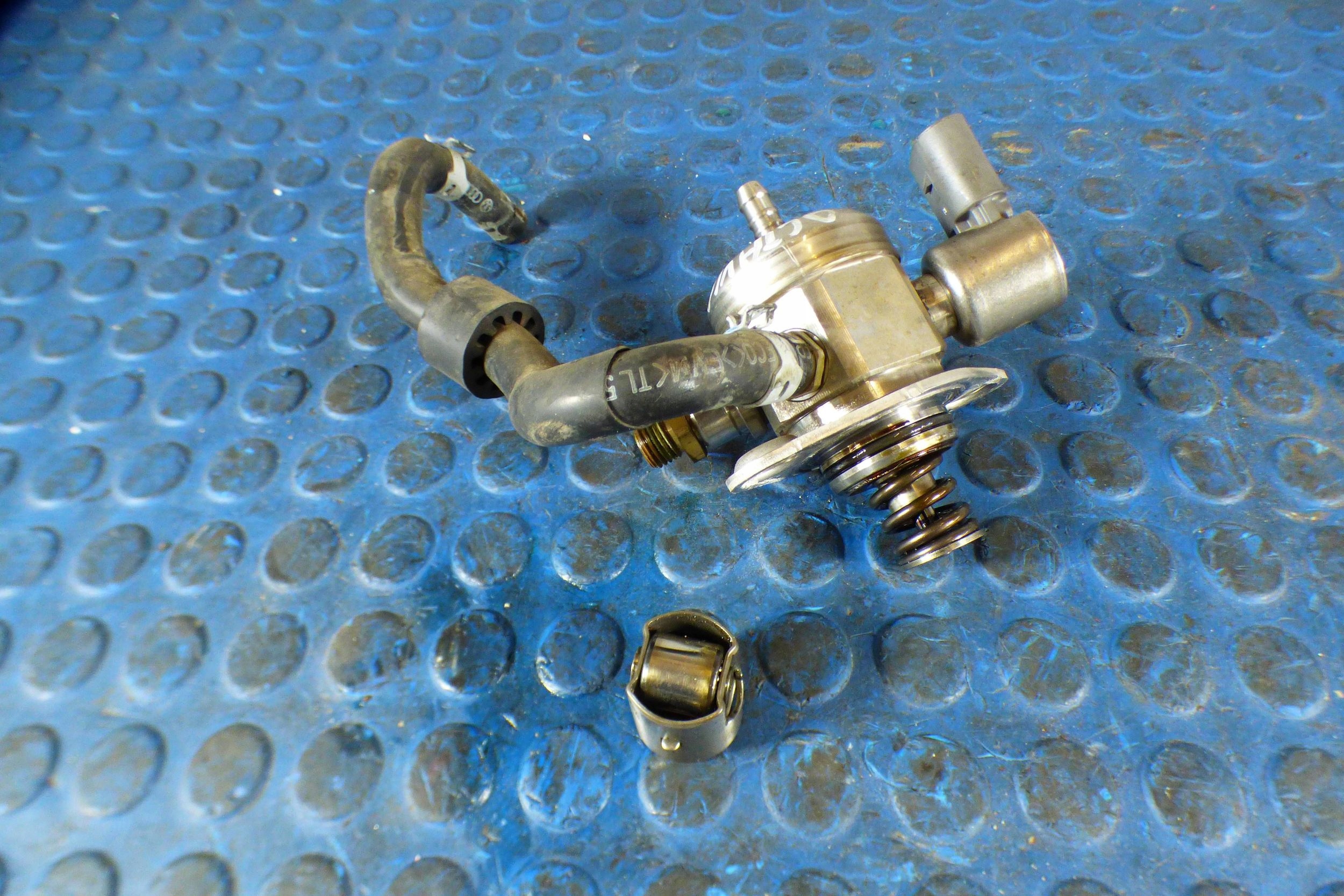 Skoda Octavia III 1.8 TSI feed pump 06K127025E st.BDB original