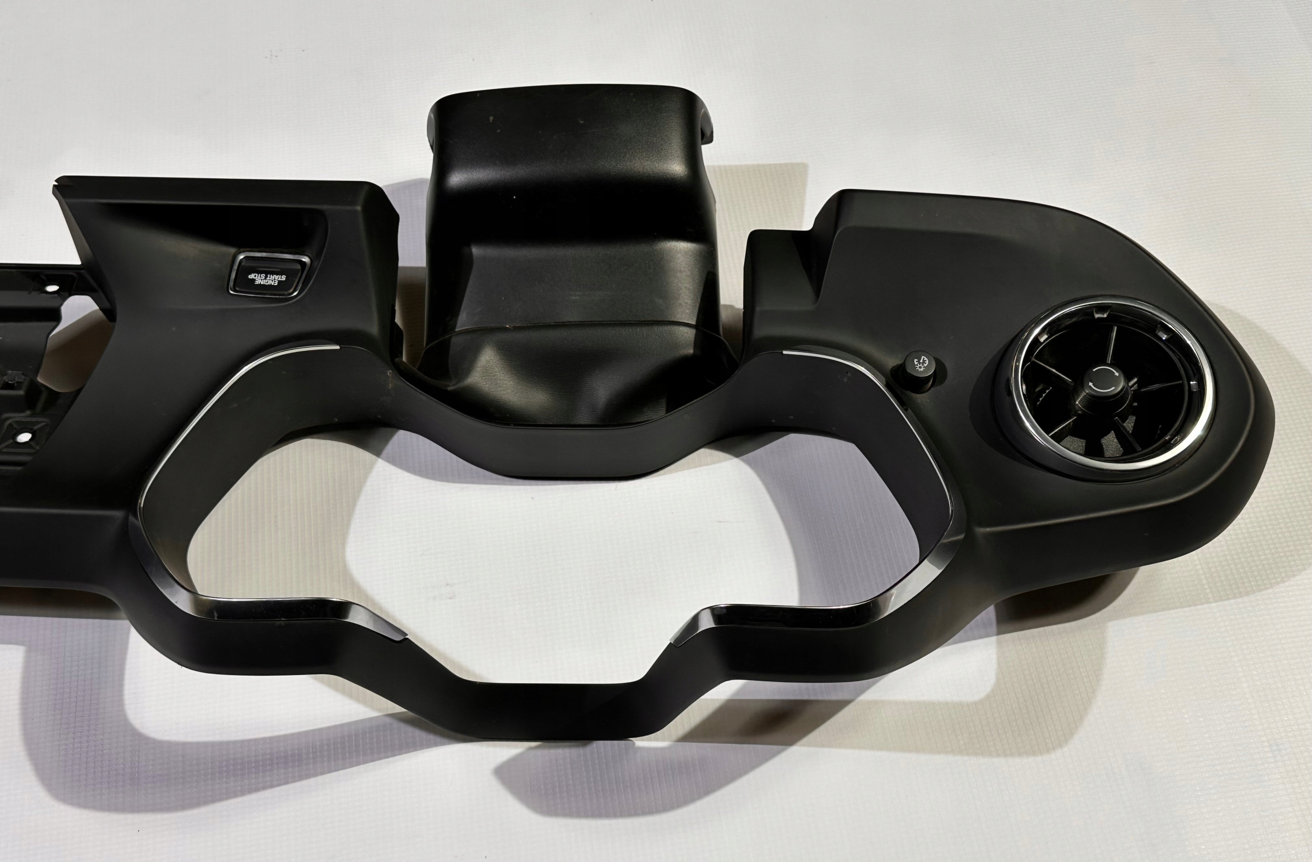 frame of the dashboard consoles dashboard panel Chevrolet Camaro 2016+