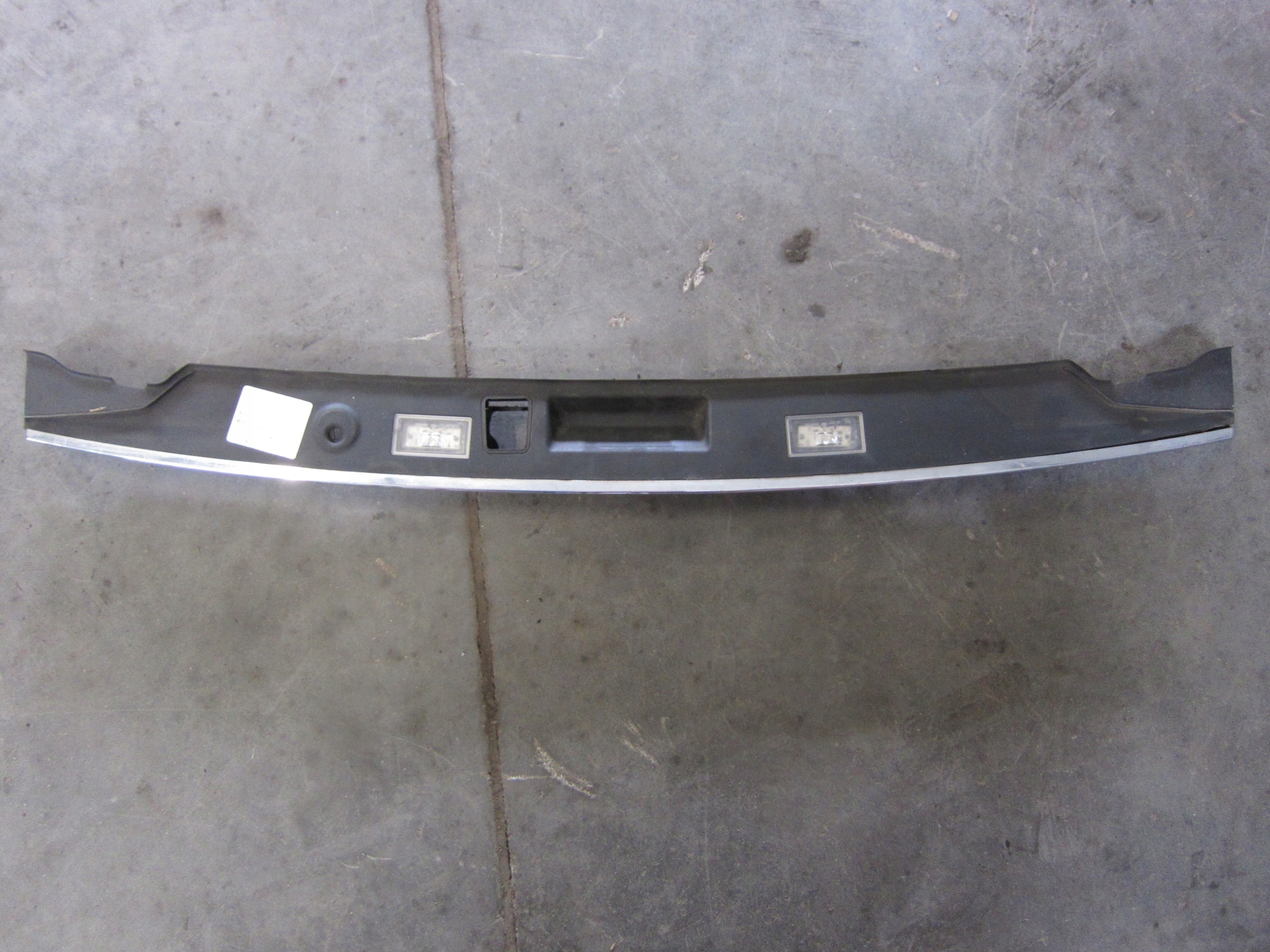 BMW F01 moulding cap bonnet boot button