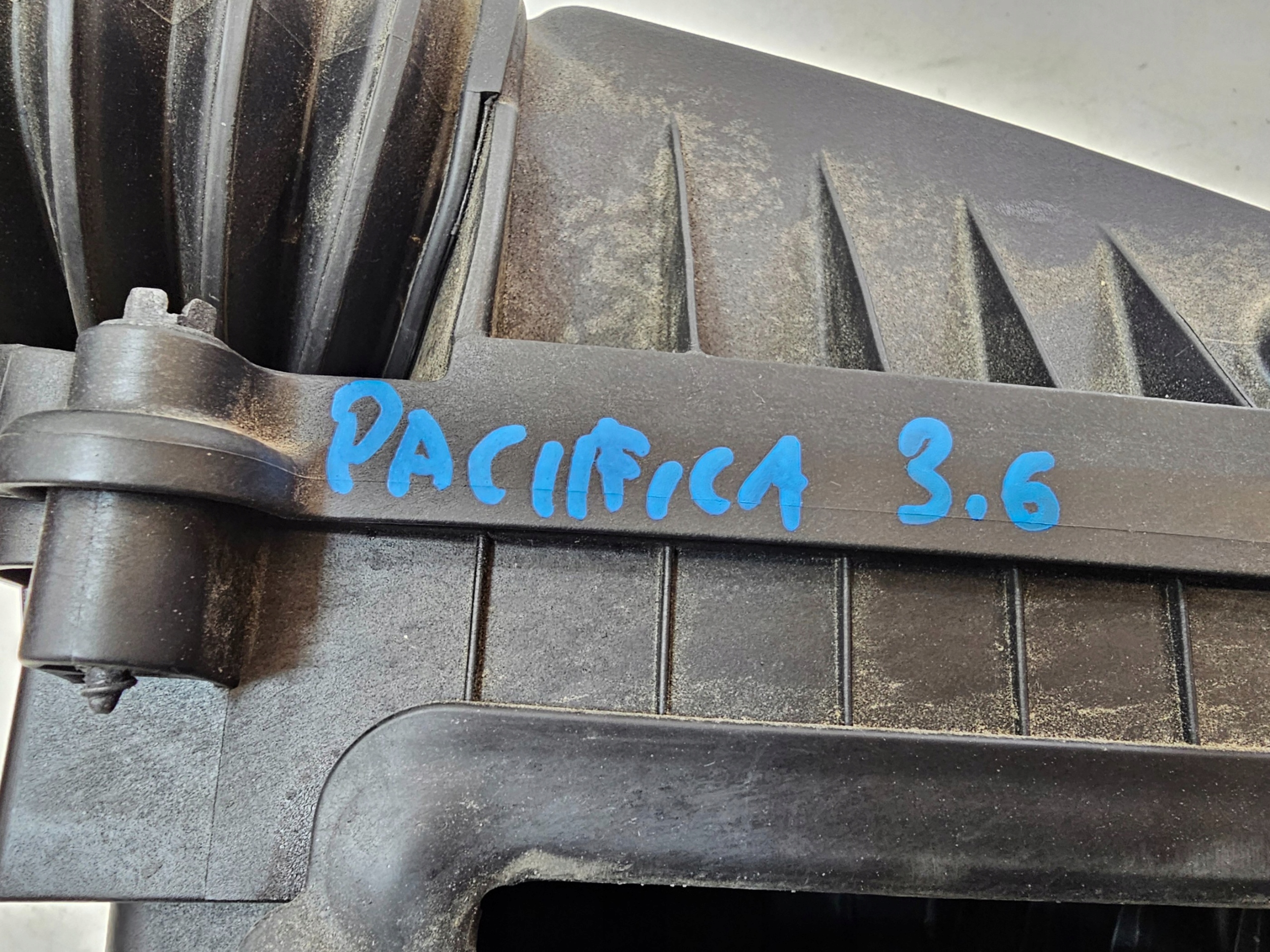 CHRYSLER PACIFICA 17- корпус салонного фильтра 3.6b 68188641AB америка