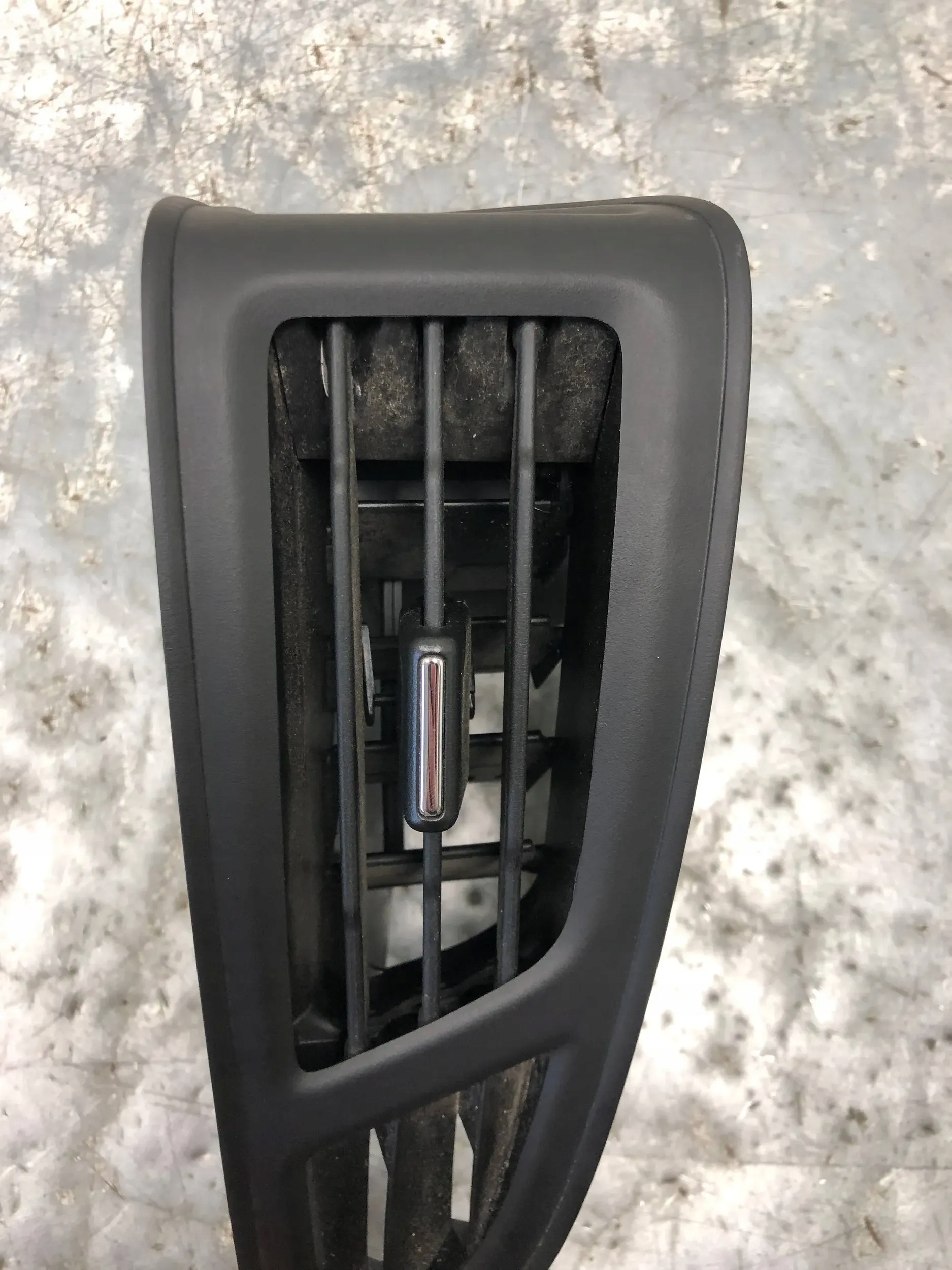 grid air conditioning devices right FORD FOCUS MK3 BM51-A018B08-AJ