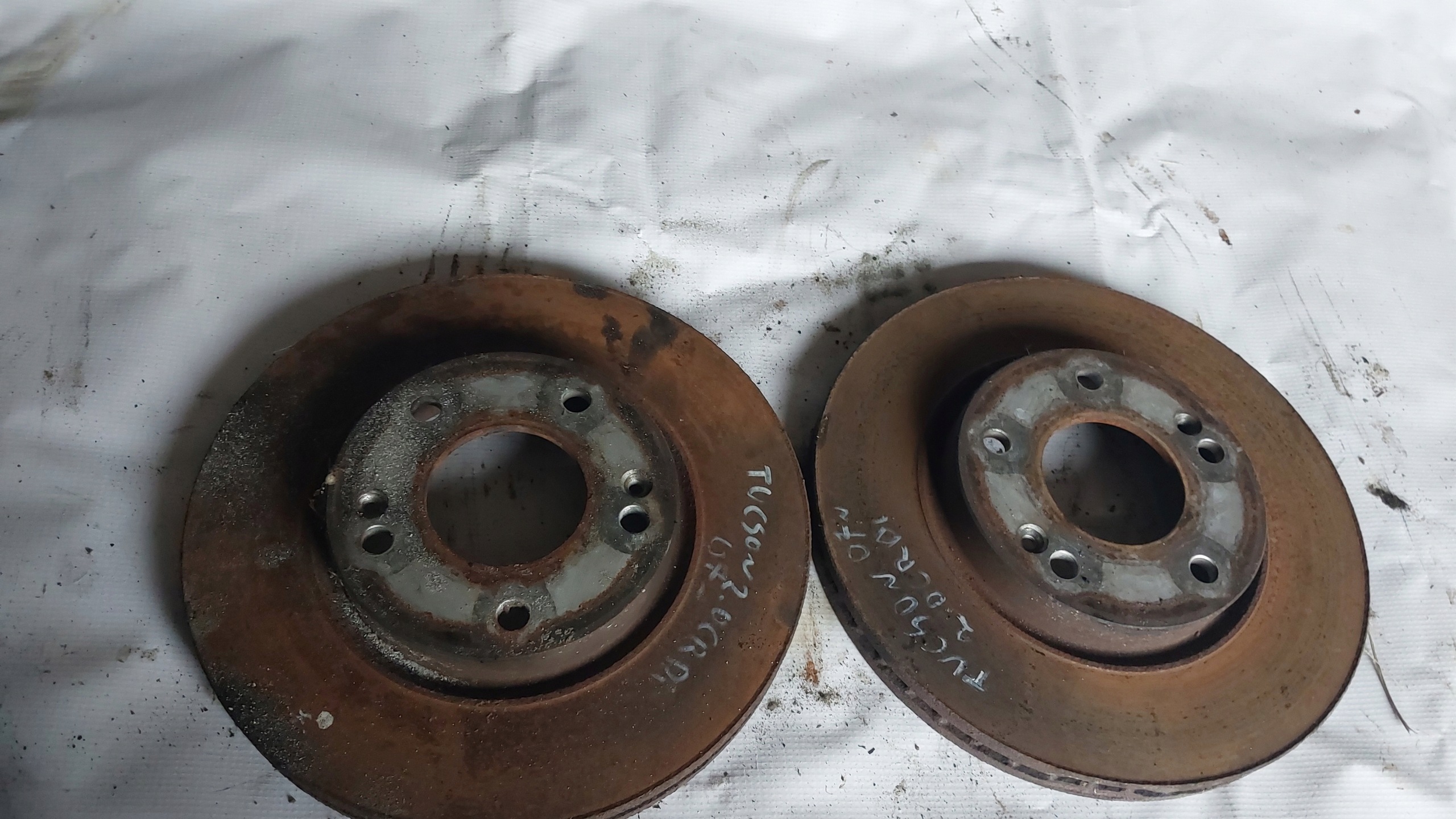 disc brake front HYUNDAI TUCSON 1 and 2.0 CRDI 04-10 R. KOMPLET