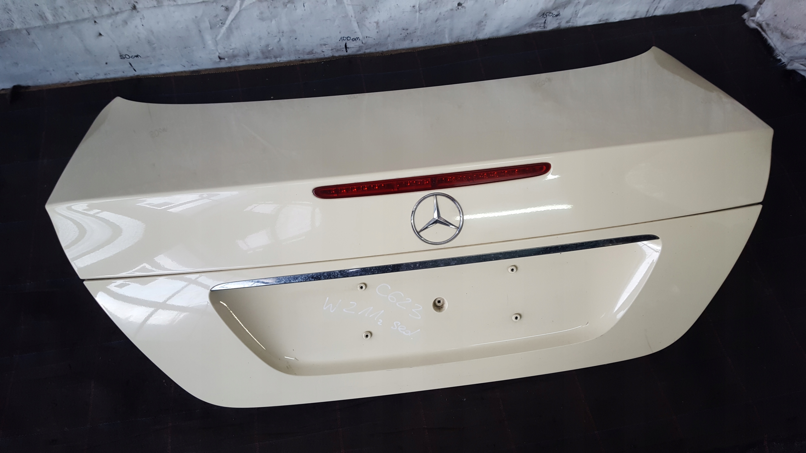 trunk door sedan C623 Mercedes W211