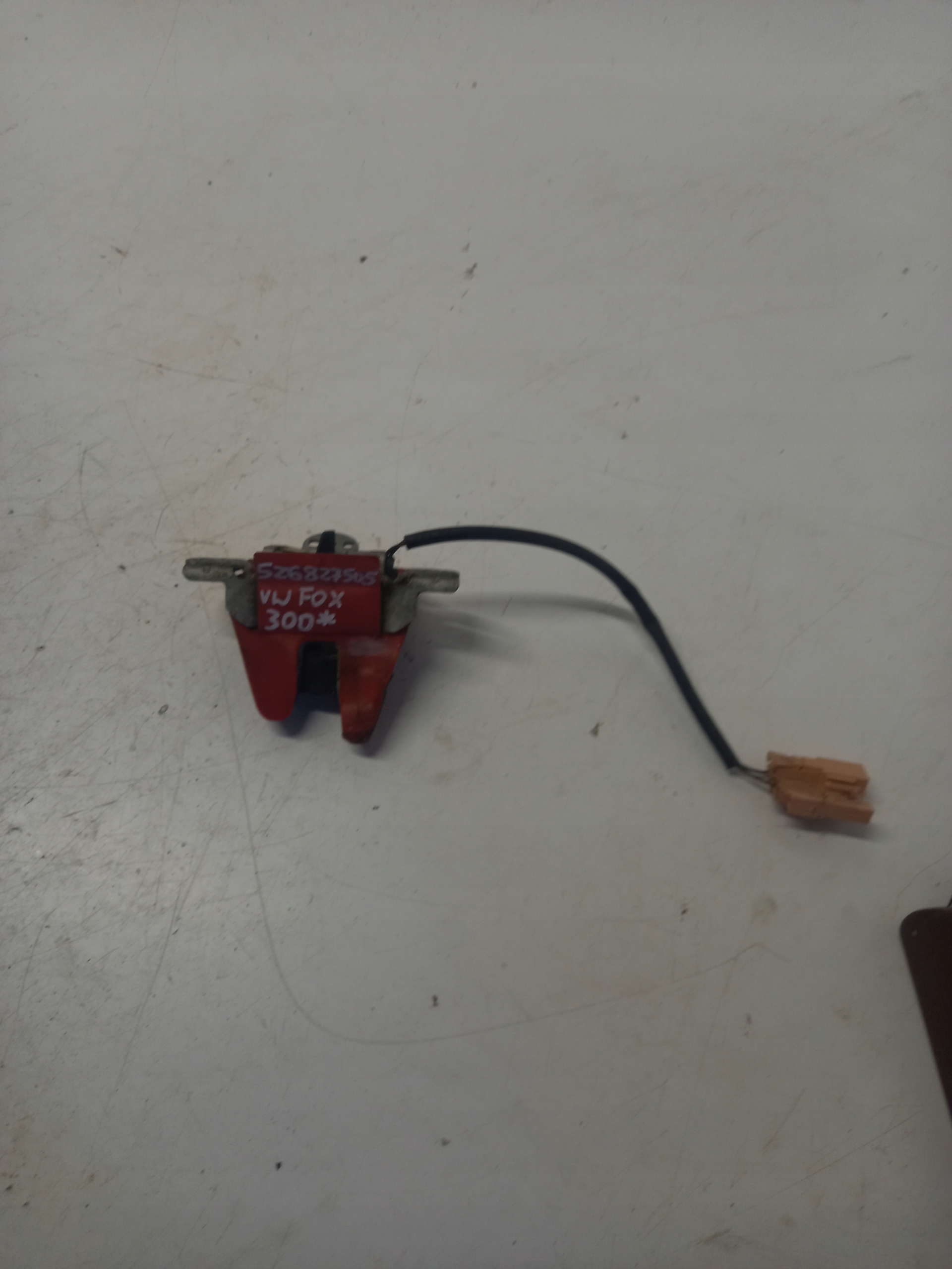 ЗАМОК ЛЮКА ЗАДНІЙ VW FOX 5Z6827505