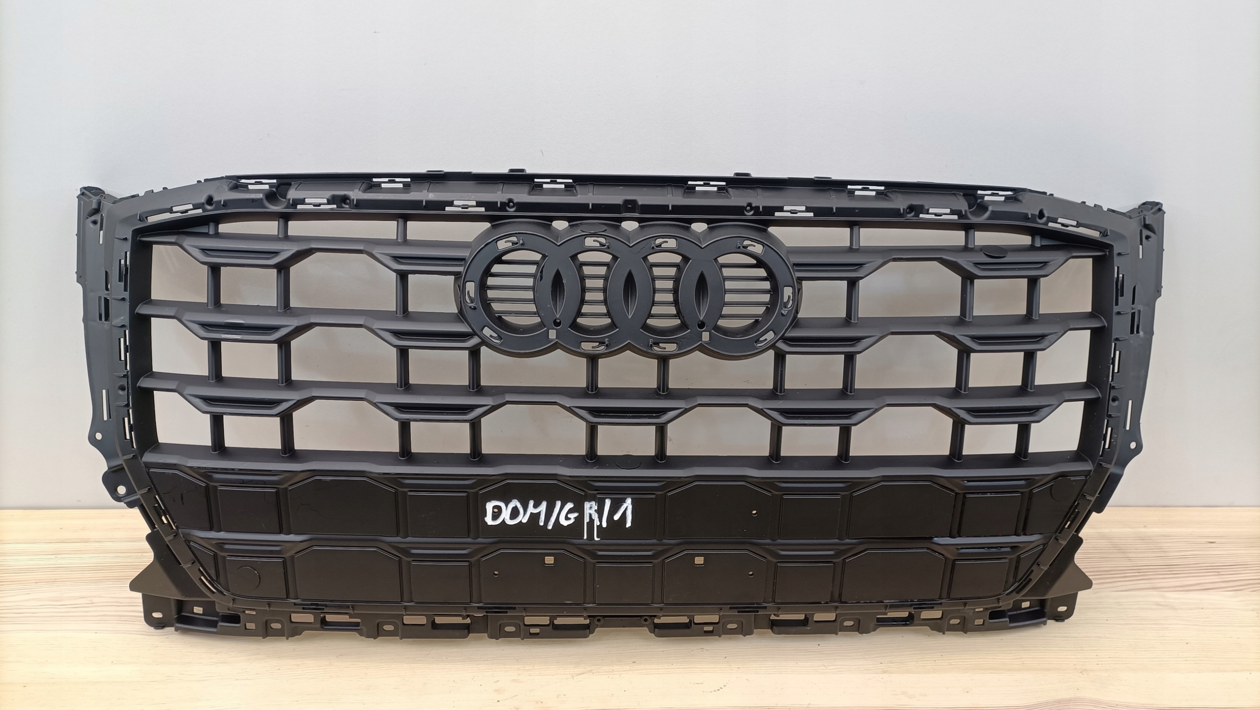 Audi Q2 Kühlergrill FRONTGRILL Kühlergitter 81A853651HP - Thumbnail 1