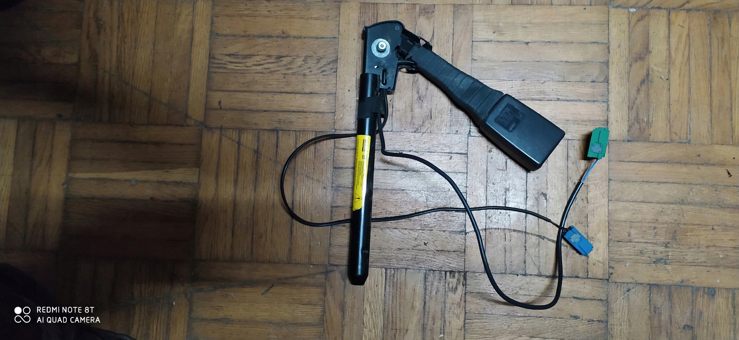 НАТЯЖИТЕЛЬ РЕМНЯ ASTRA ZAFIRA ПРАВЫЙ ПЕРЕДНИЙ 13127269