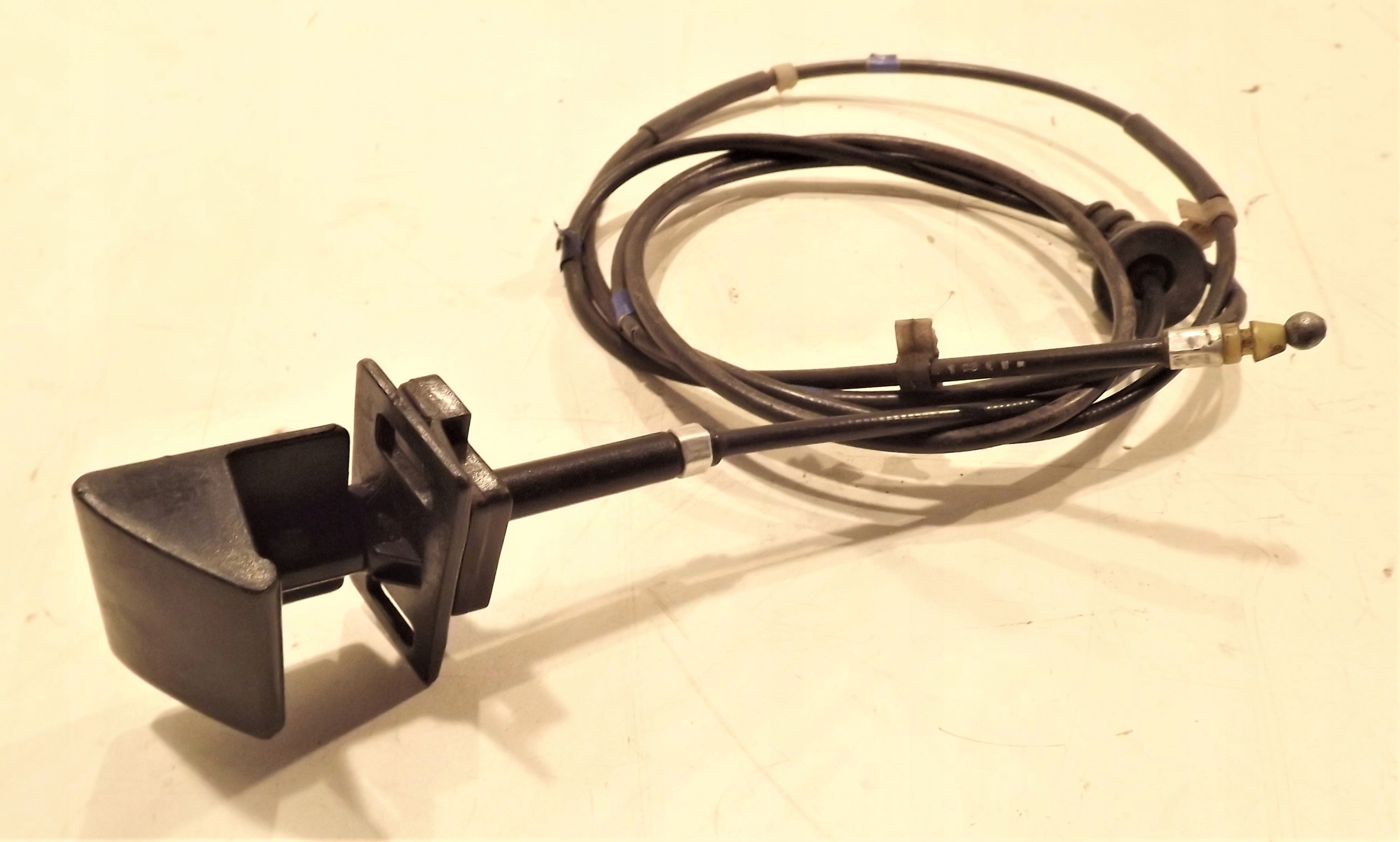 Câble du capot SUZUKI ALTO 09-14