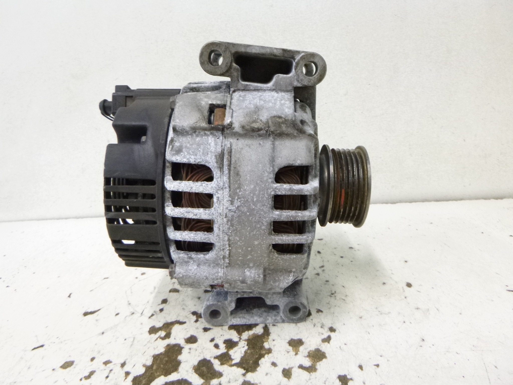 Alternator Audi A4 B6 2.0 ALT Valeo 140A